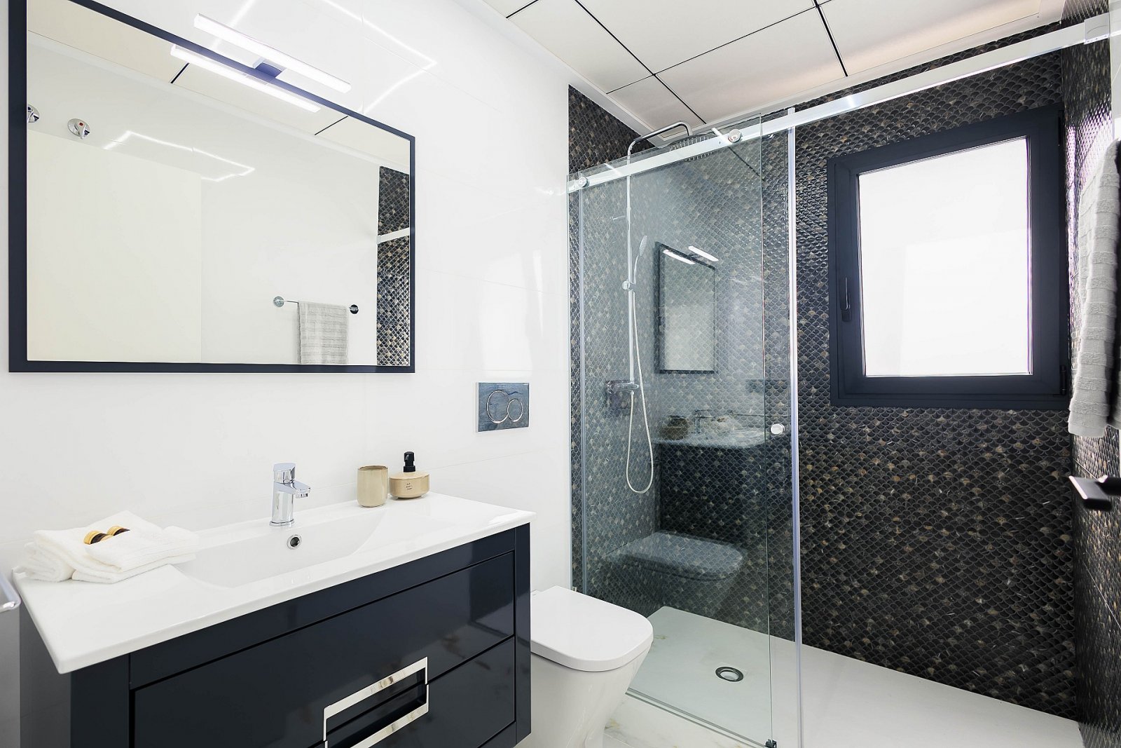 Stilvolle Villa mit großzügigen Wohnbereichen und Gemeinschaftspool