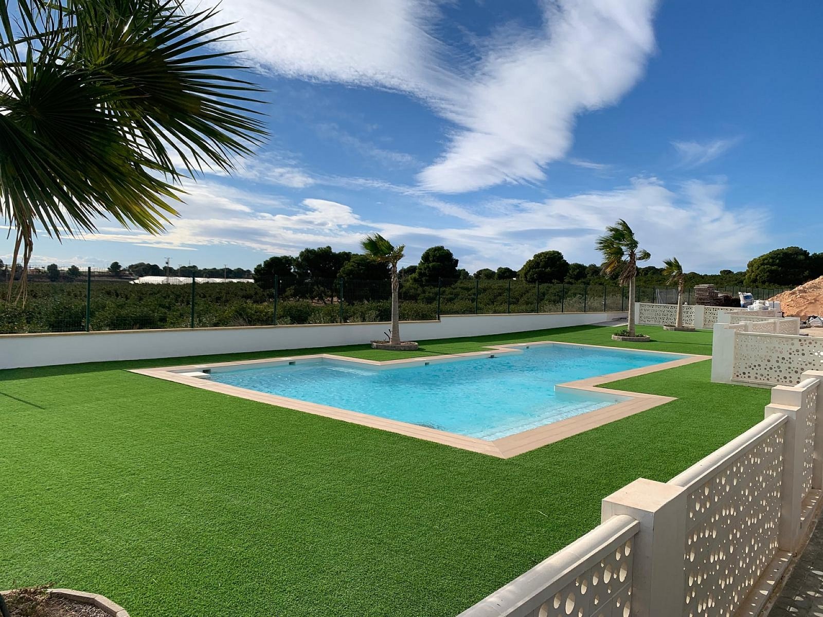 Stilvolle Villa mit großzügigen Wohnbereichen und Gemeinschaftspool