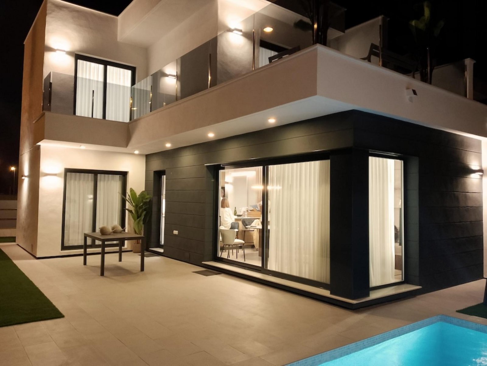 <p>Villa provided with 3 Bedrooms and 2 Bathrooms, private swimming pool and parking space on own plot. </p><p>We are pleased to present to you thi...
