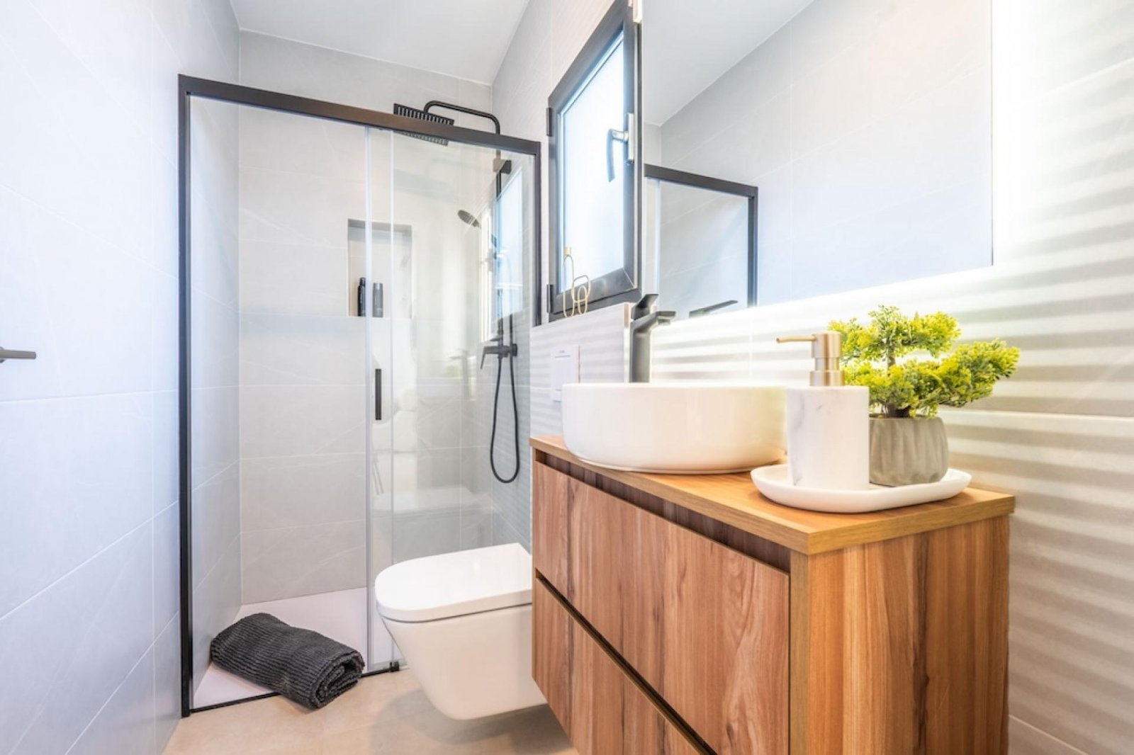 <p>Villa provided with 3 Bedrooms and 2 Bathrooms, private swimming pool and parking space on own plot. </p><p>Luxury bungalows with beautiful moun...