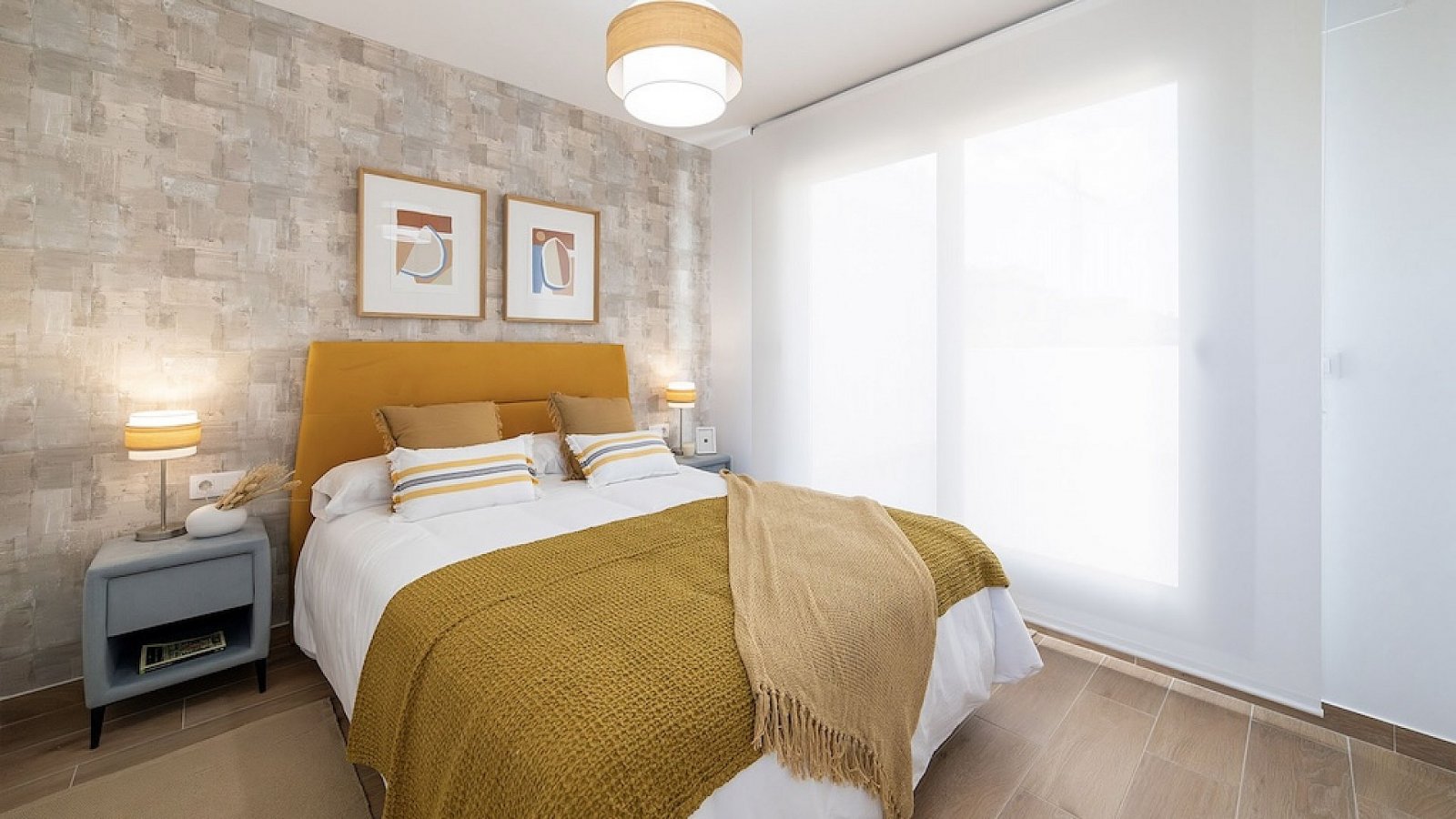 Moderne Reihenhaus-Villa mit 3 Schlafzimmern, 2 Bädern, Gemeinschaftspool und eigenem Parkplatz