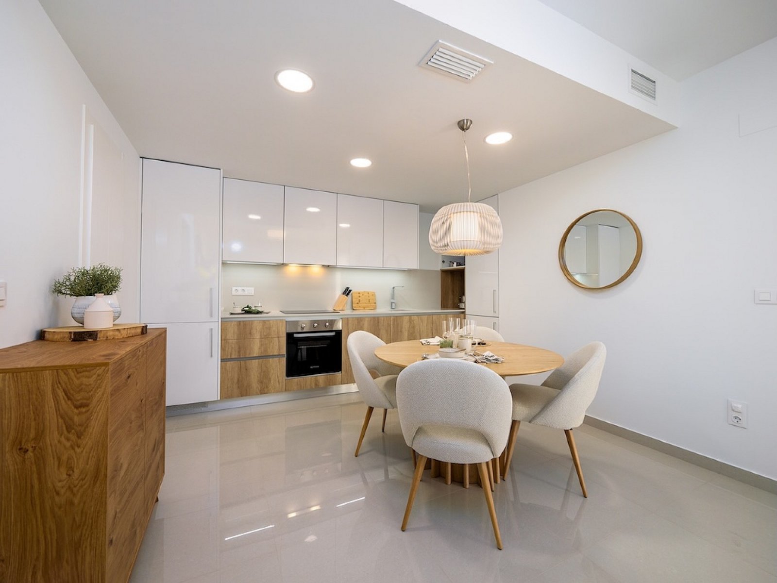 <p>Apartment with garden provided with 2 Bedrooms and 2 Bathrooms, communal swimming pool and parking spot. </p><p>Choice of ground floor apartment...