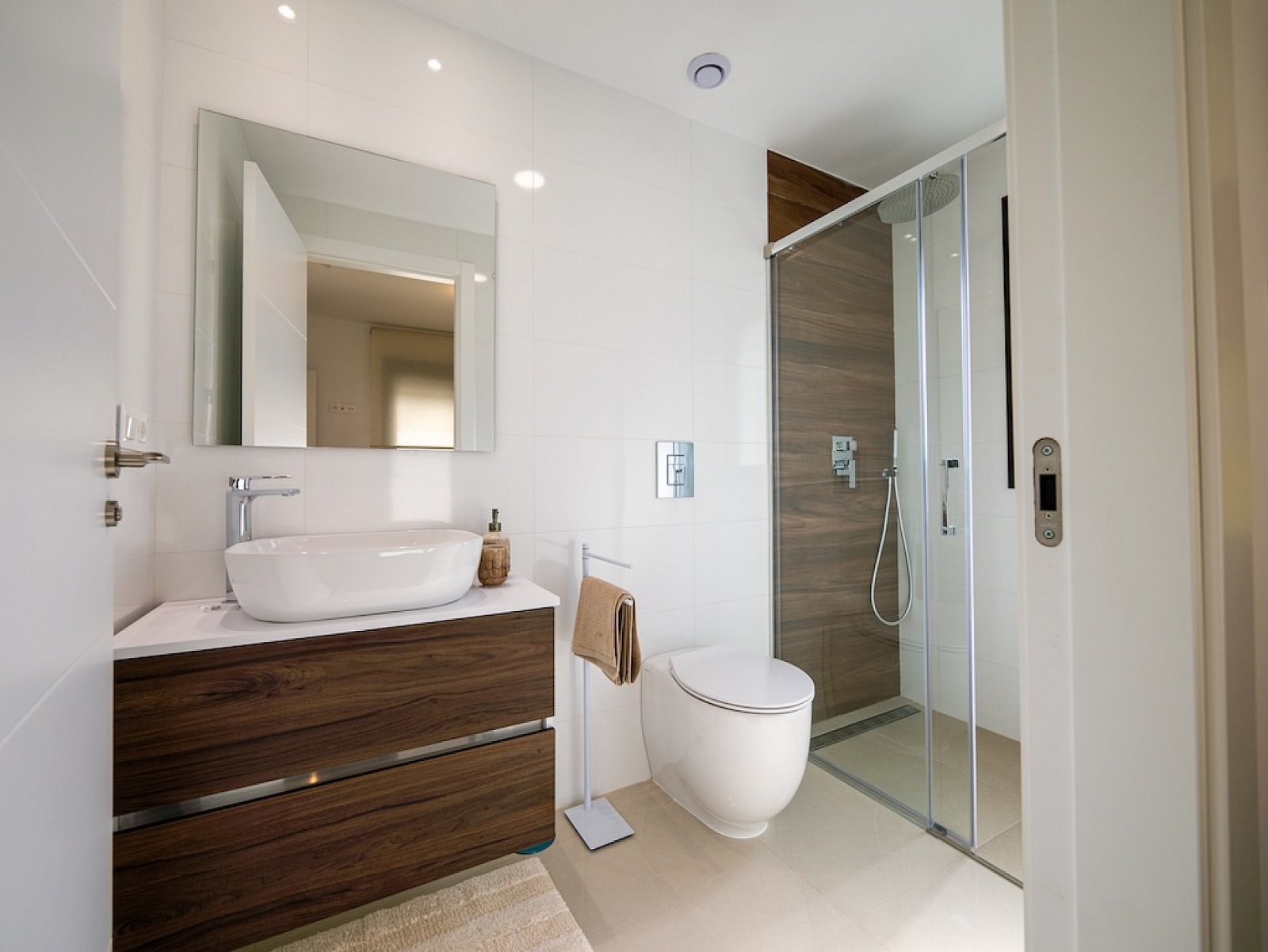 <p>Apartment with garden provided with 2 Bedrooms and 2 Bathrooms, communal swimming pool and parking spot. </p><p>Choice of ground floor apartment...