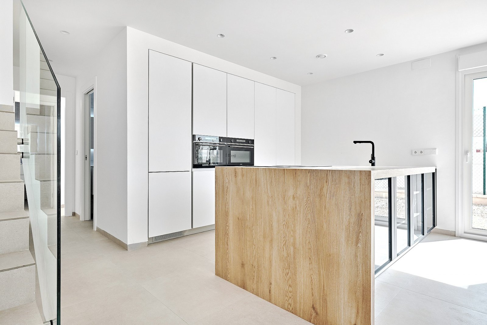 <p>Villa provided with 3 Bedrooms and 3 Bathrooms, private swimming pool and parking space on own plot. </p><p>On entering the villa you will find ...