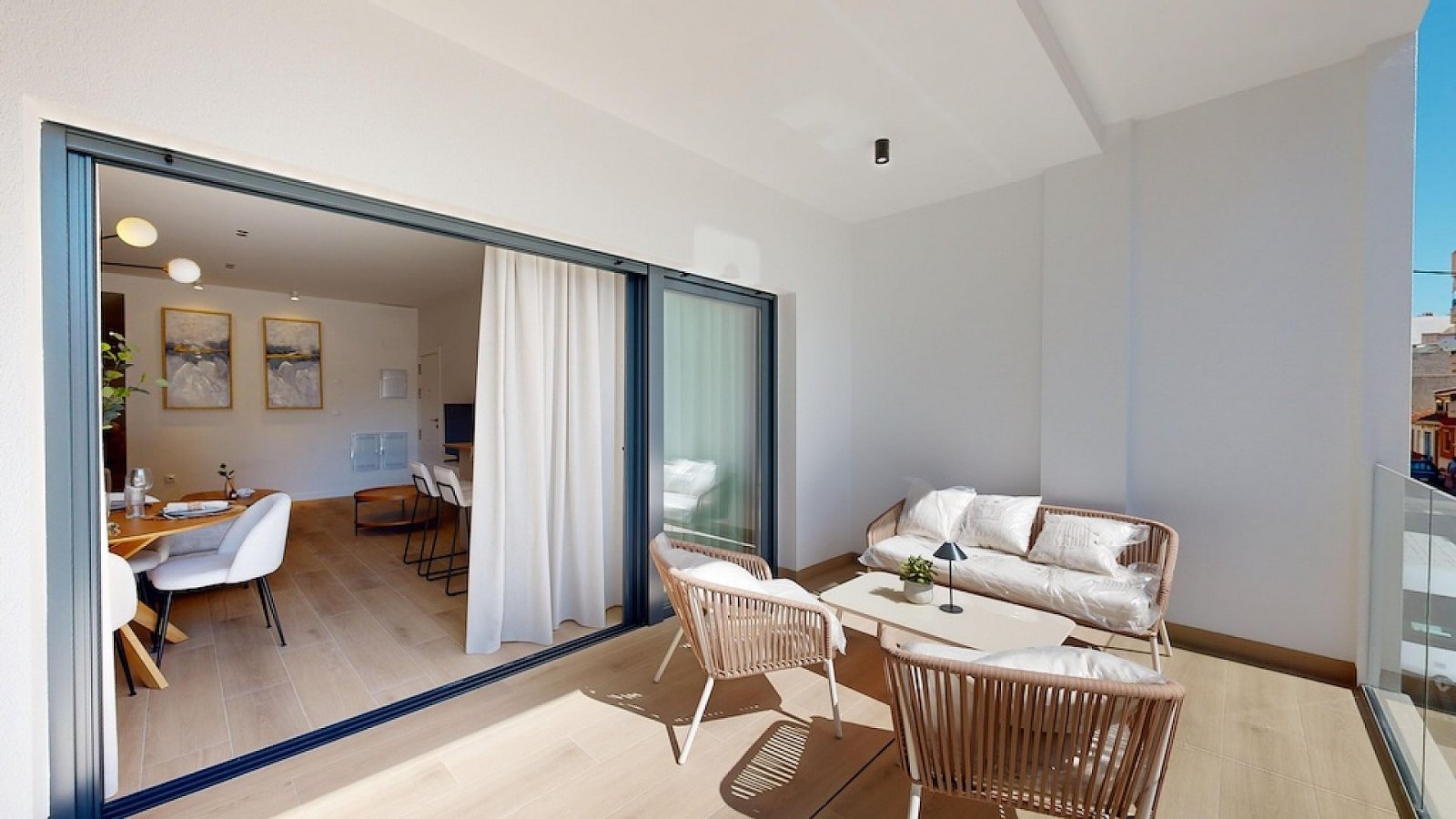 <p>Apartments - solarium provided with 3 Bedrooms and 2 Bathrooms, Jacuzzi swimming pool and ample parking space around the project.. </p><p>Small-...