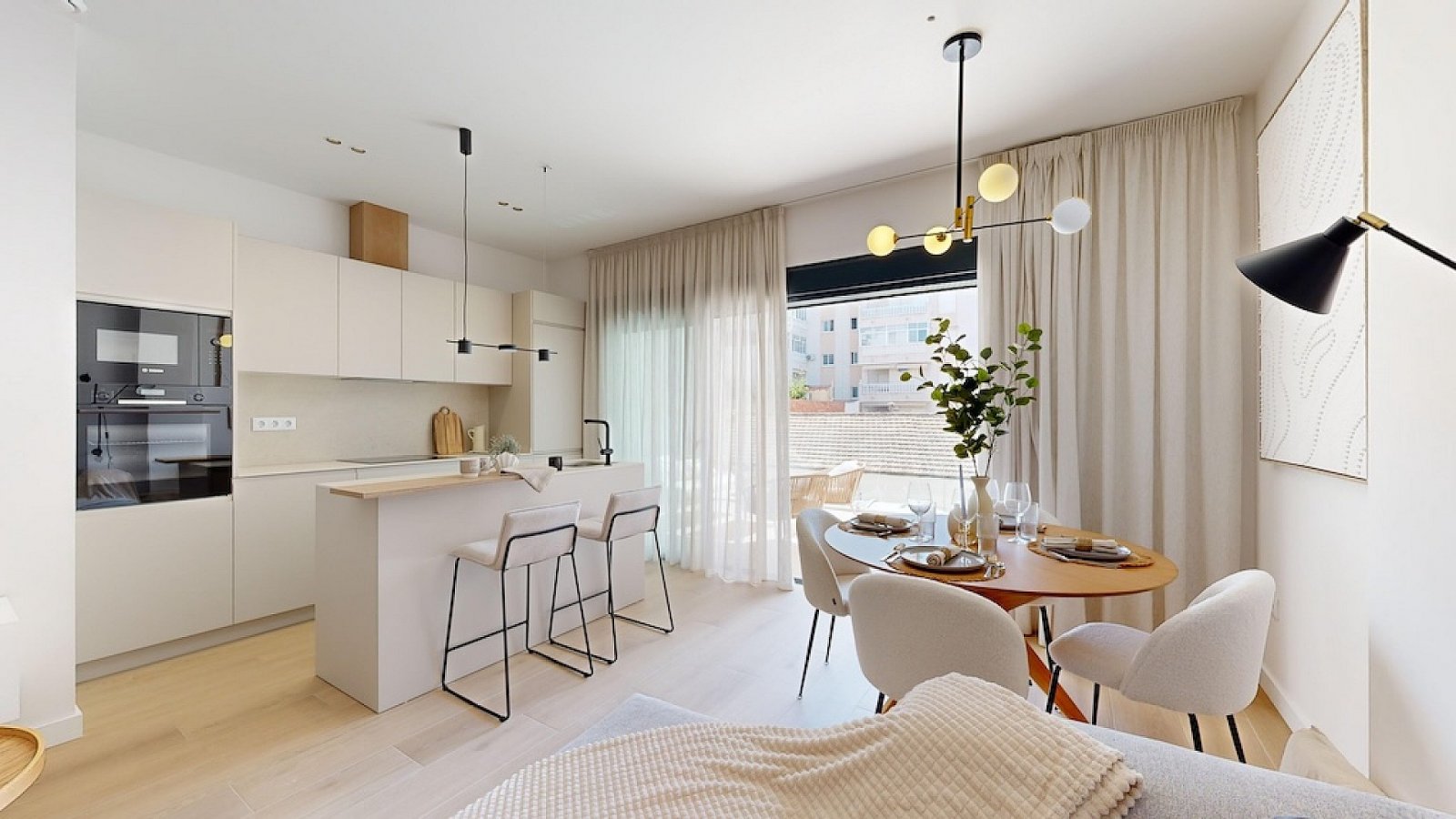 <p>Apartments - solarium provided with 3 Bedrooms and 2 Bathrooms, Jacuzzi swimming pool and ample parking space around the project.. </p><p>Small-...