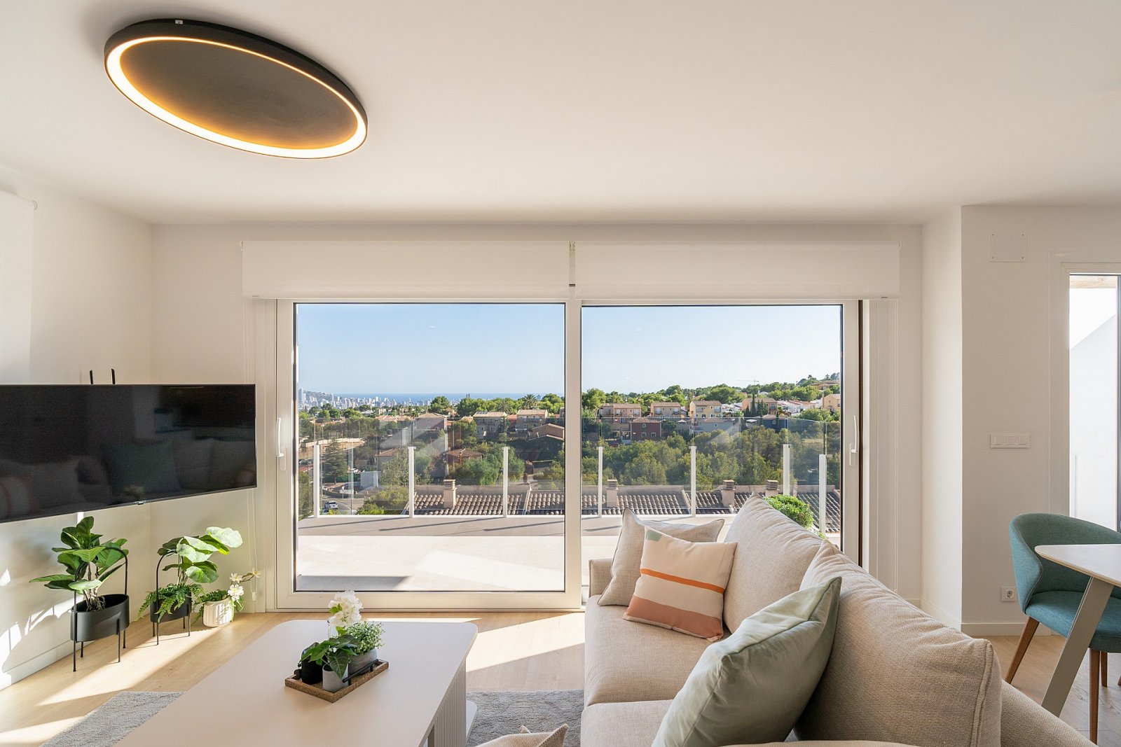 <p>Villa provided with 4 Bedrooms and 3 Bathrooms, communal swimming pool and multiple parking spaces. </p>