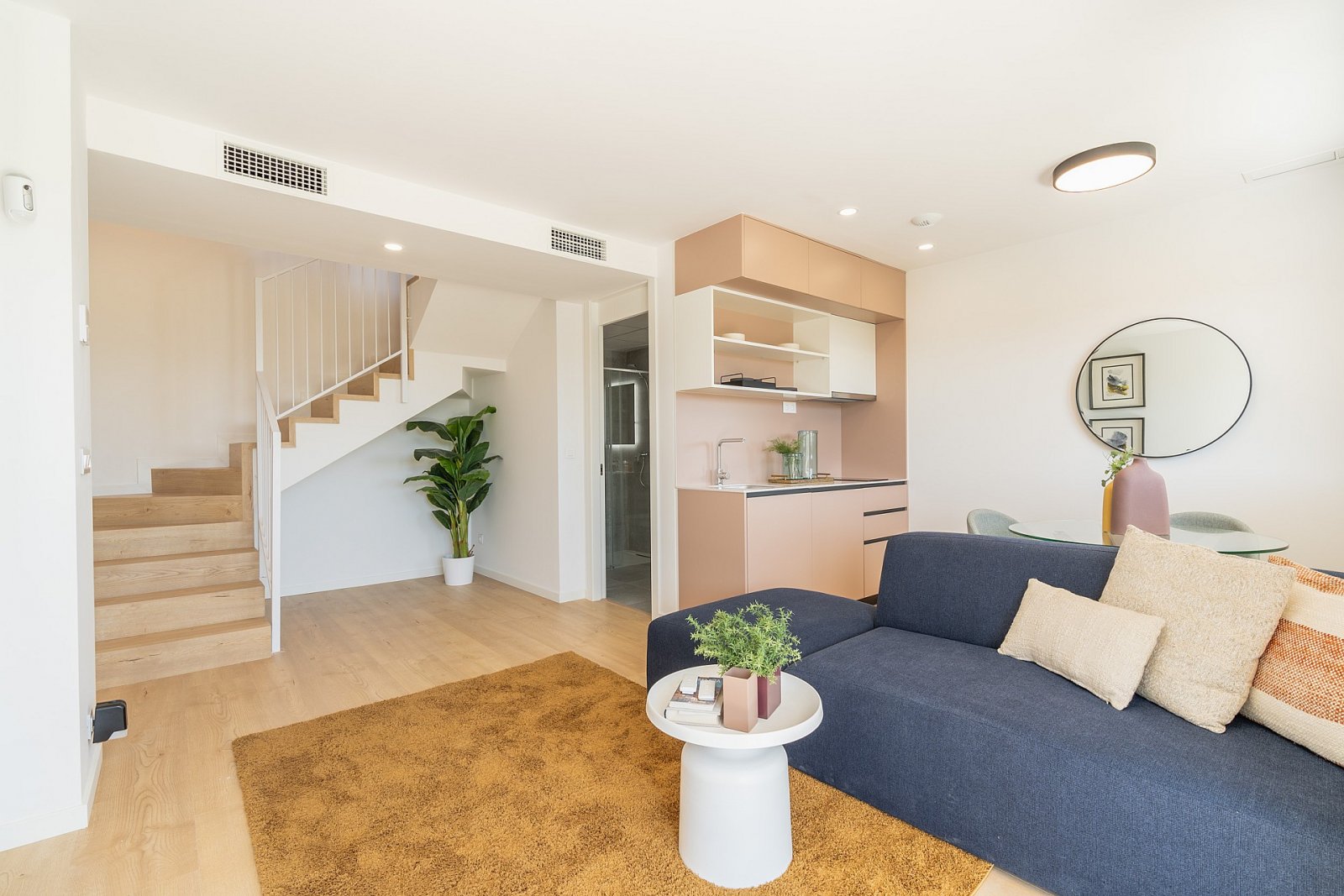 <p>Villa provided with 4 Bedrooms and 3 Bathrooms, communal swimming pool and multiple parking spaces. </p>