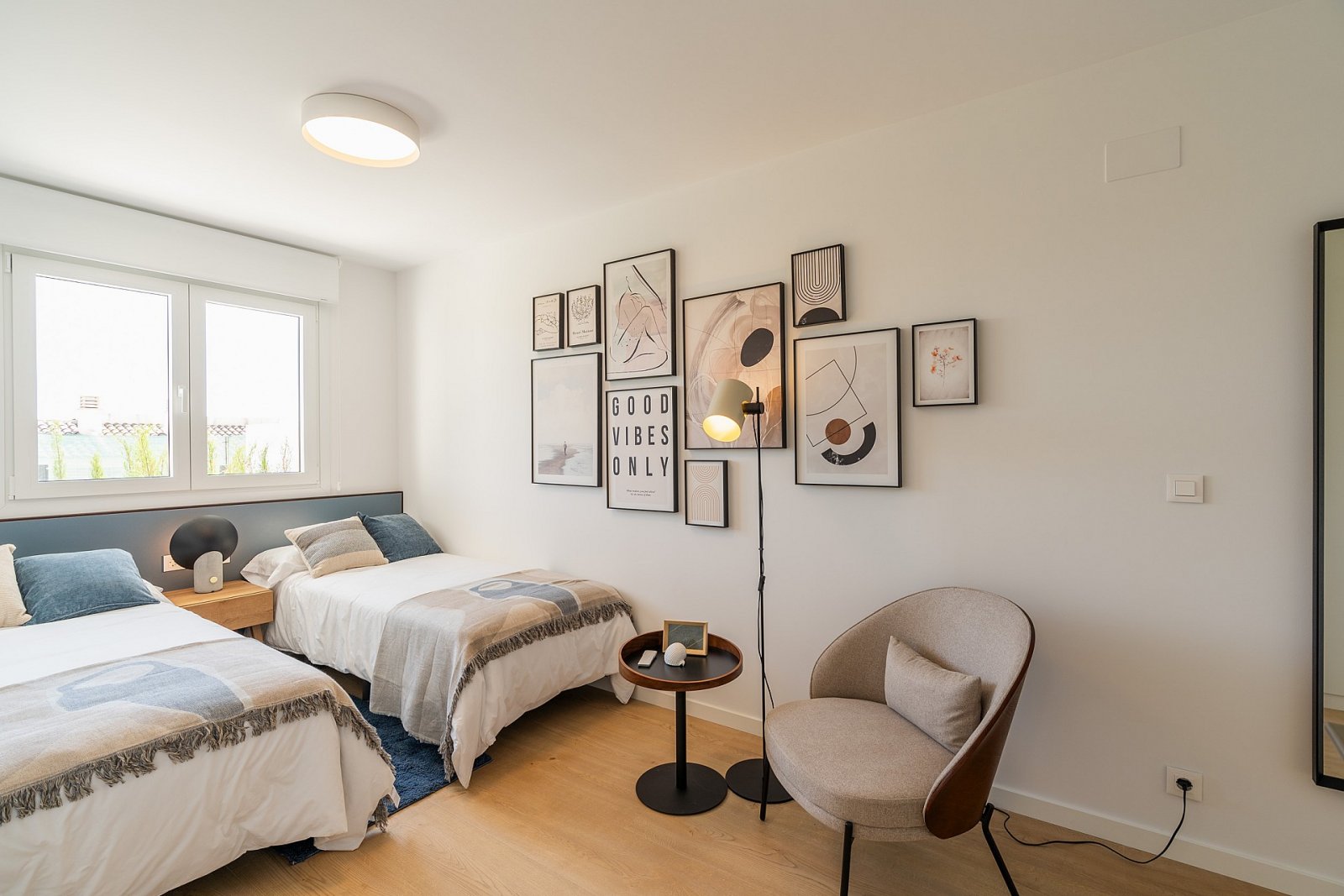 <p>Villa provided with 4 Bedrooms and 3 Bathrooms, communal swimming pool and multiple parking spaces. </p>