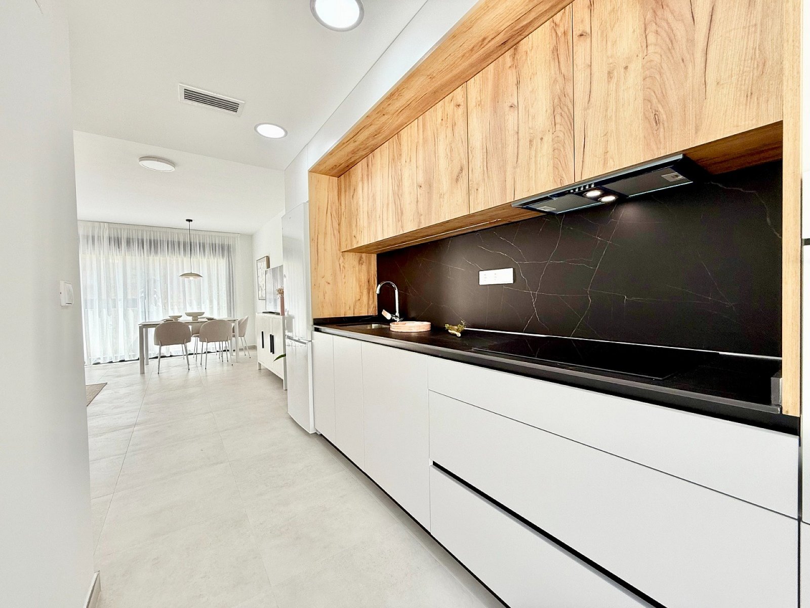 <p>Terraced villa provided with 3 Bedrooms and 2 Bathrooms, communal swimming pool and parking space on own plot. </p>