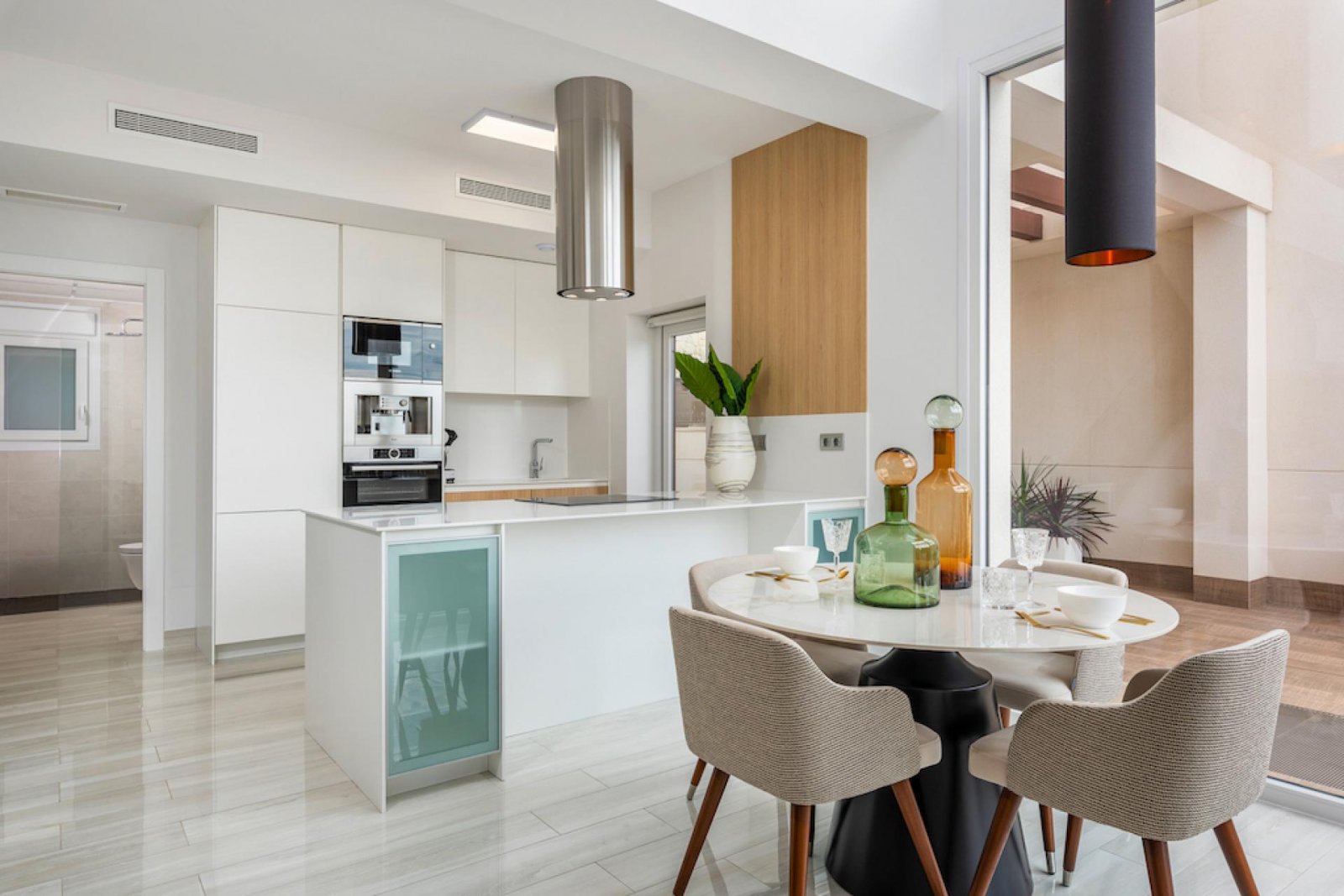 <p>Villa provided with 3 Bedrooms and 3 Bathrooms, private swimming pool and parking space on own plot. </p><p>This new residence consists of 11 in...