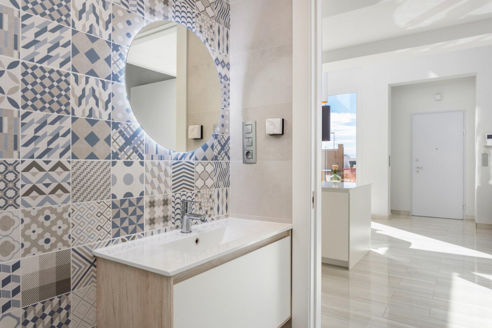 <p>Villa provided with 3 Bedrooms and 3 Bathrooms, private swimming pool and parking space on own plot. </p><p>This new residence consists of 11 in...