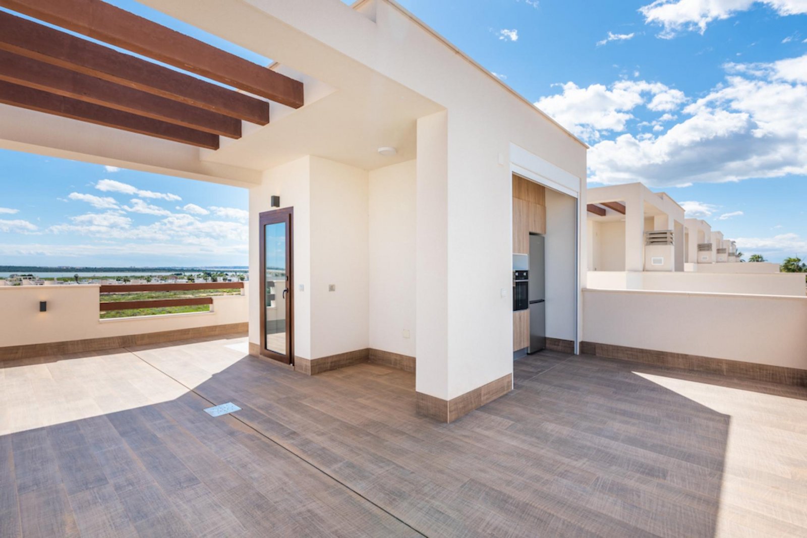 <p>Villa provided with 3 Bedrooms and 3 Bathrooms, private swimming pool and parking space on own plot. </p><p>This new residence consists of 11 in...