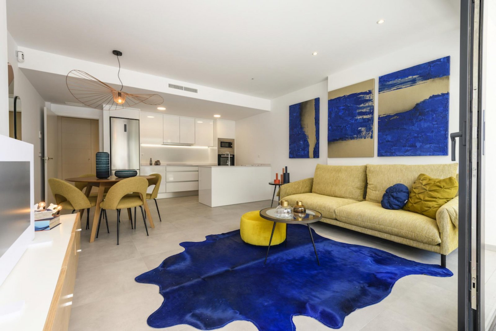 <p>Apartment with terrace provided with 3 Bedrooms and 2 Bathrooms, communal swimming pool and optional underground parking space. </p><p>Welcome t...