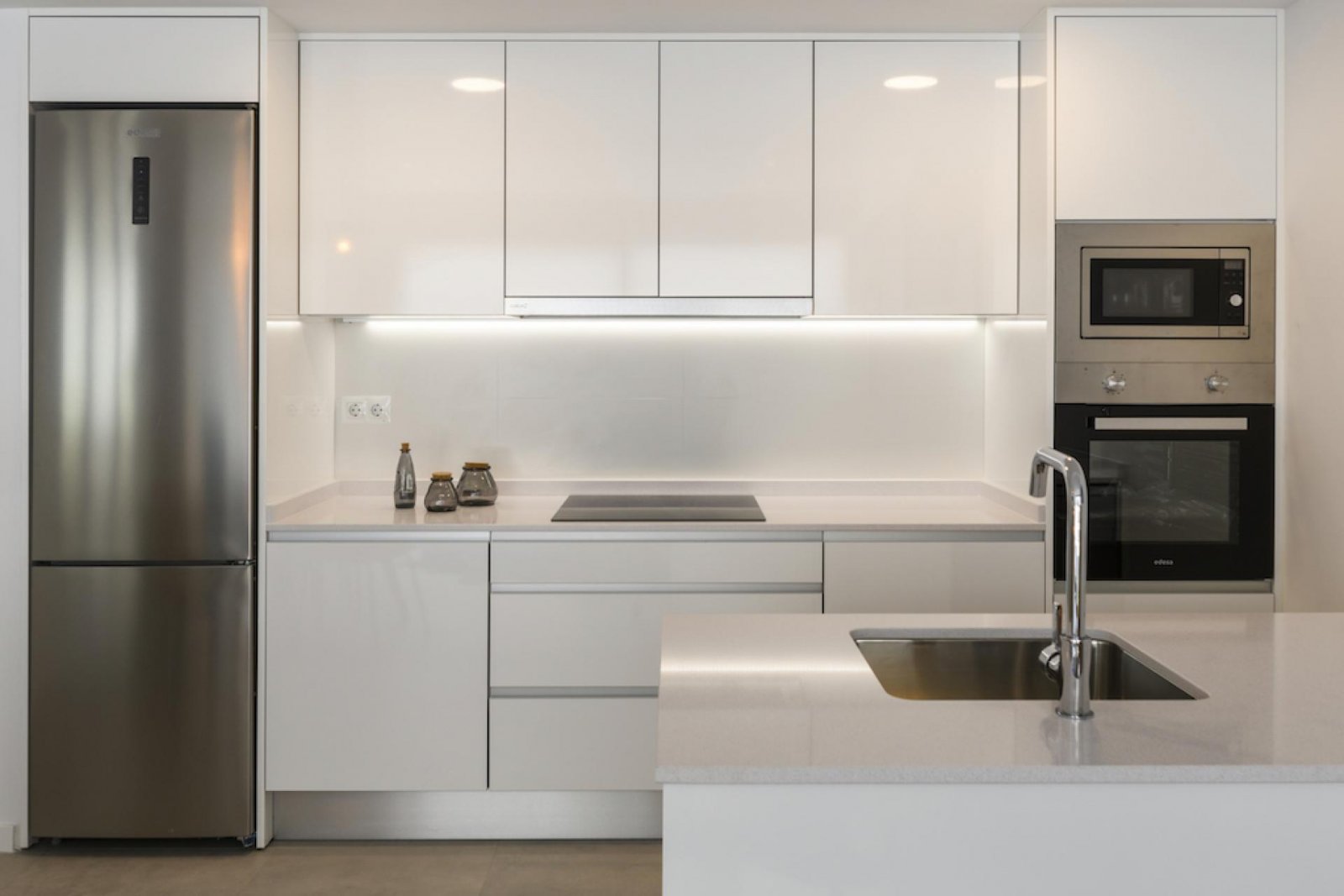 <p>Apartment with terrace provided with 3 Bedrooms and 2 Bathrooms, communal swimming pool and optional underground parking space. </p><p>Welcome t...