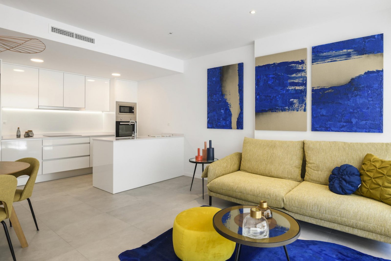 <p>Apartment with terrace provided with 3 Bedrooms and 2 Bathrooms, communal swimming pool and optional underground parking space. </p><p>Welcome t...