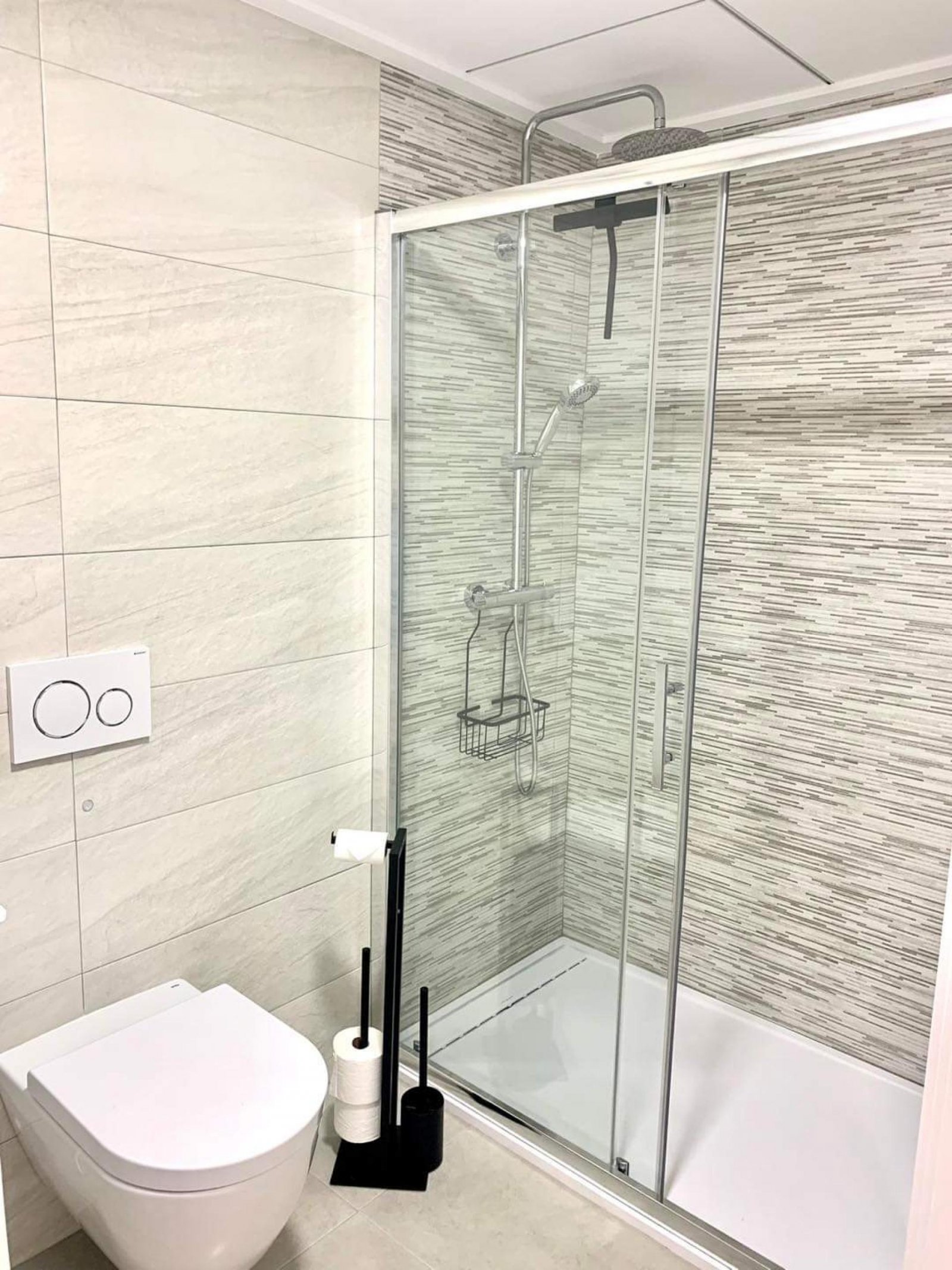 <p>Apartment with terrace provided with 2 Bedrooms and 2 Bathrooms, communal swimming pool and underground parking space with storage room. </p><p>...