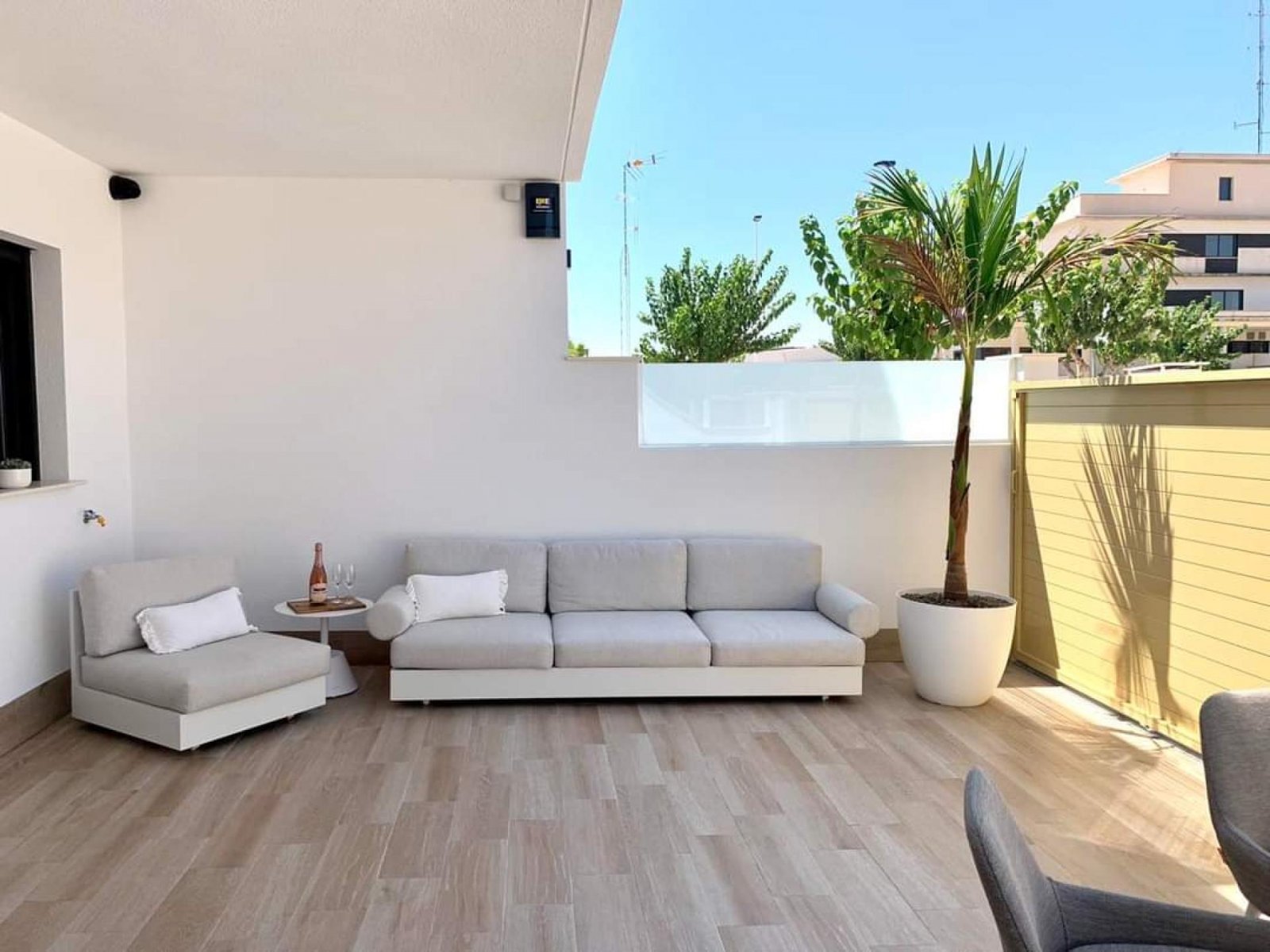 <p>Apartments - solarium provided with 2 Bedrooms and 2 Bathrooms, communal swimming pool and underground parking space with storage room. </p><p>D...