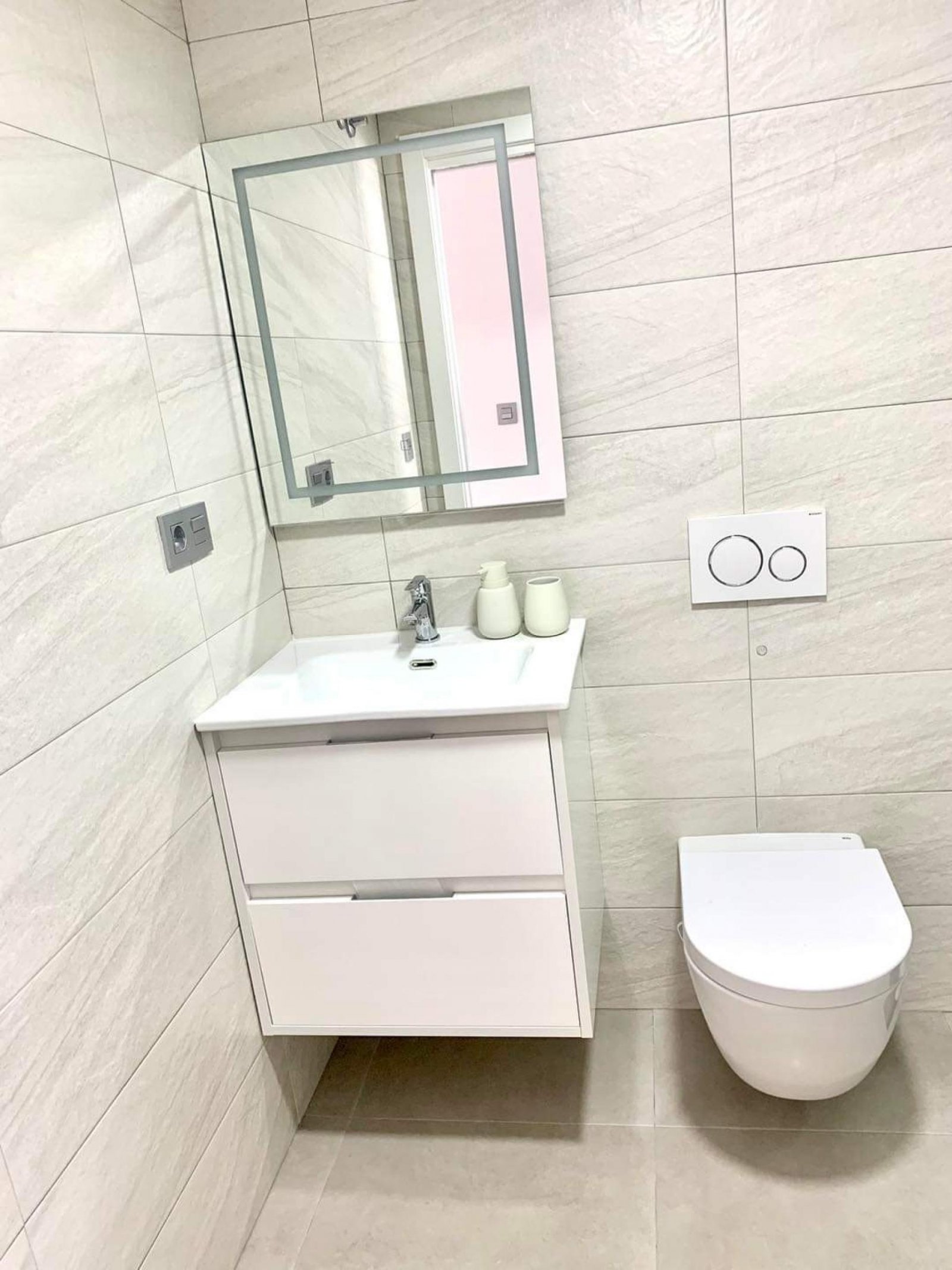 <p>Apartments - solarium provided with 2 Bedrooms and 2 Bathrooms, communal swimming pool and underground parking space with storage room. </p><p>D...