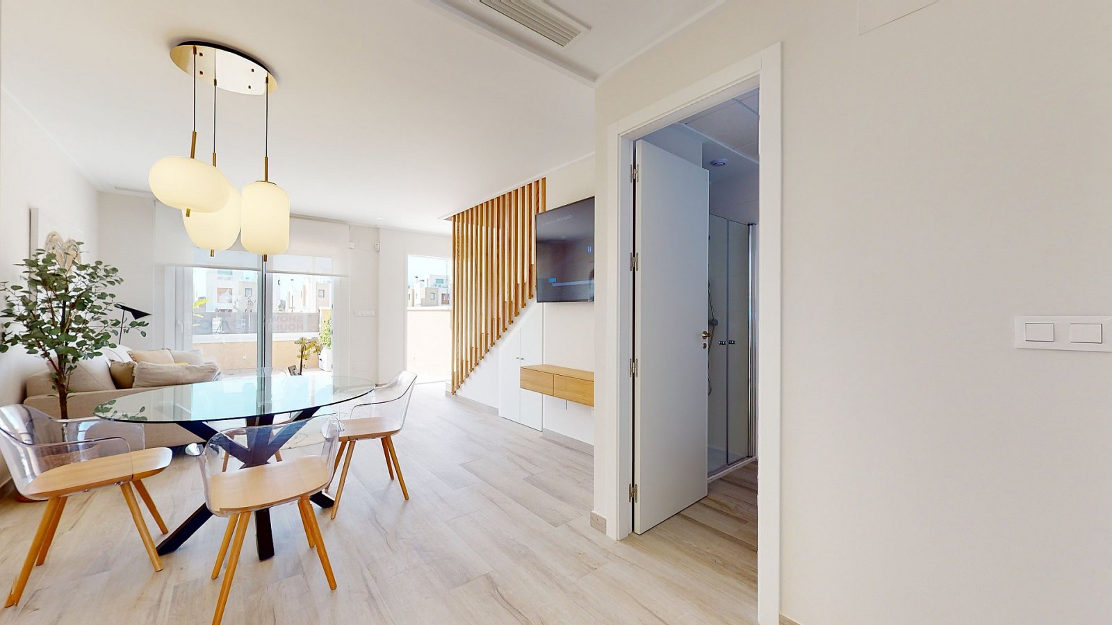 <p>Terraced villa provided with 3 Bedrooms and 2 Bathrooms, communal swimming pool and underground parking space. </p>