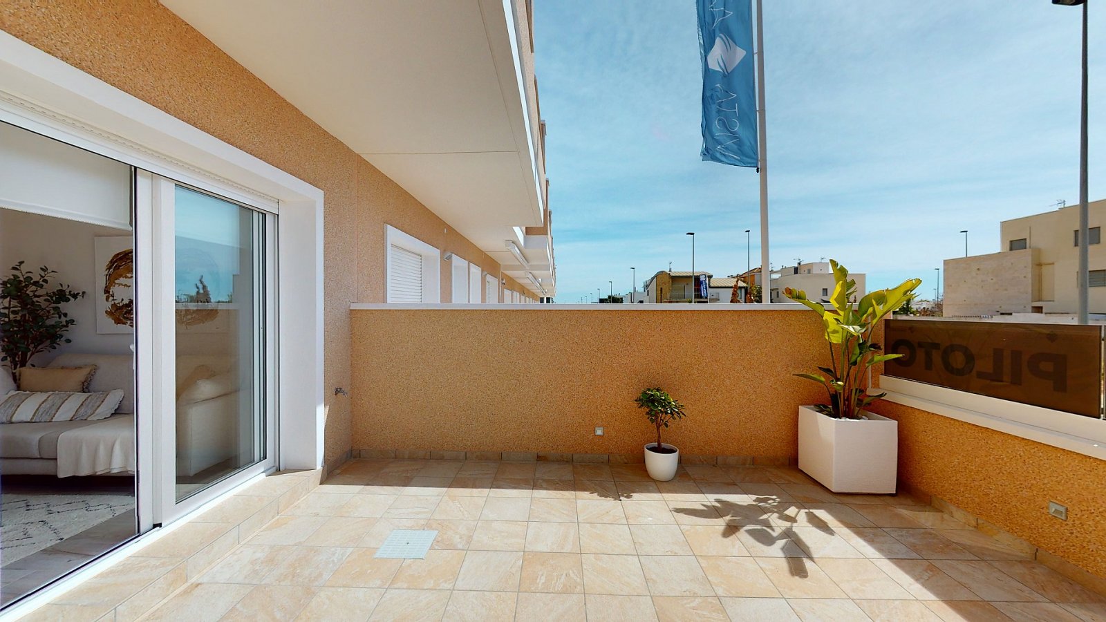 <p>Terraced villa provided with 3 Bedrooms and 2 Bathrooms, communal swimming pool and underground parking space. </p>
