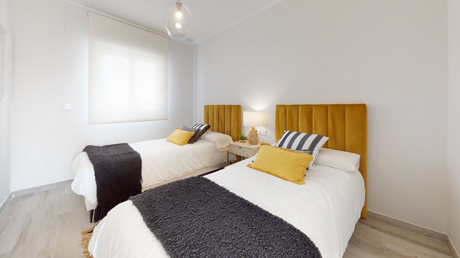 <p>Terraced villa provided with 3 Bedrooms and 2 Bathrooms, communal swimming pool and underground parking space. </p>