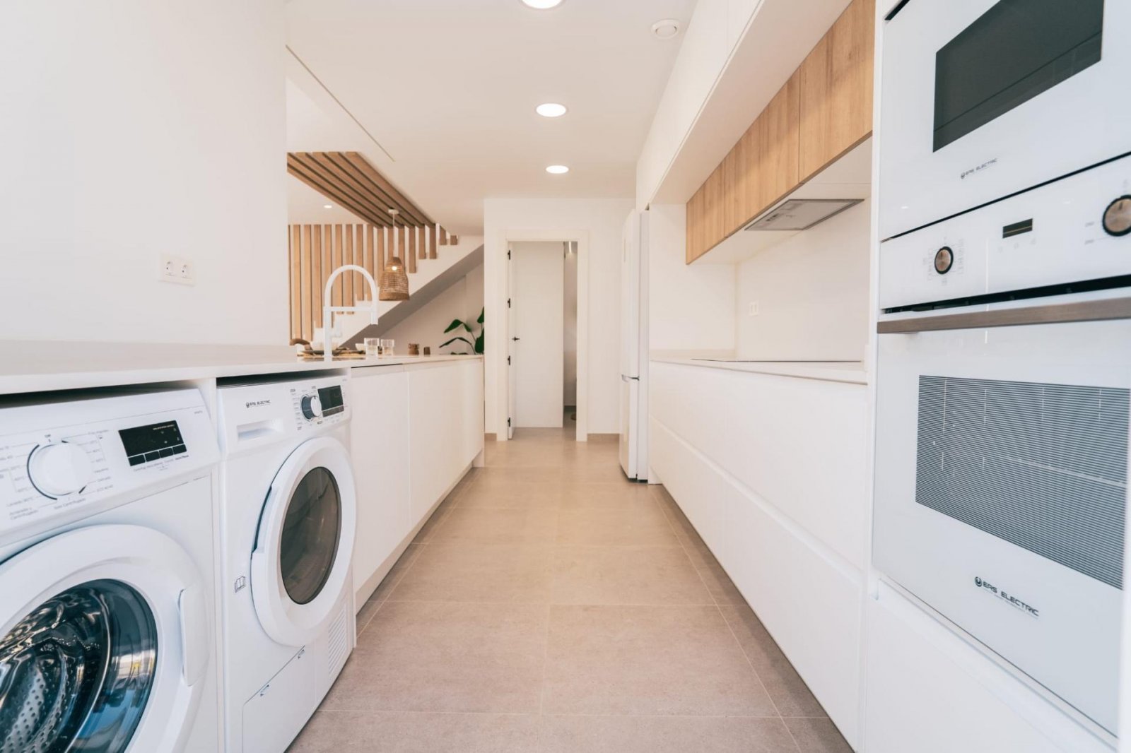 <p>Villa provided with 3 Bedrooms and 3 Bathrooms, private swimming pool and parking space on own plot. </p><p>New promotion of 17 independent vill...