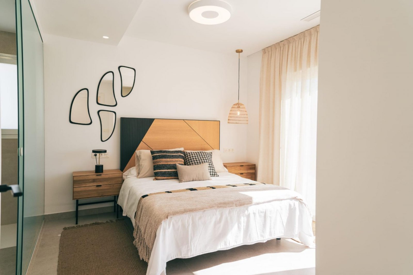 <p>Villa provided with 3 Bedrooms and 3 Bathrooms, private swimming pool and parking space on own plot. </p><p>New promotion of 17 independent vill...