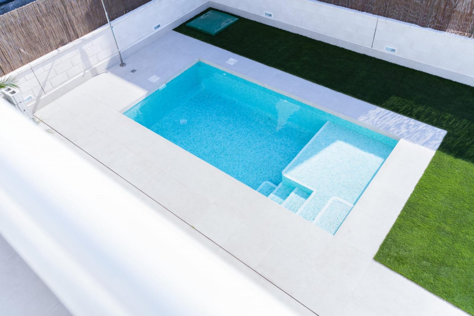 <p>Villa provided with 3 Bedrooms and 3 Bathrooms, private swimming pool and parking space on own plot. </p><p>New promotion of 17 independent vill...