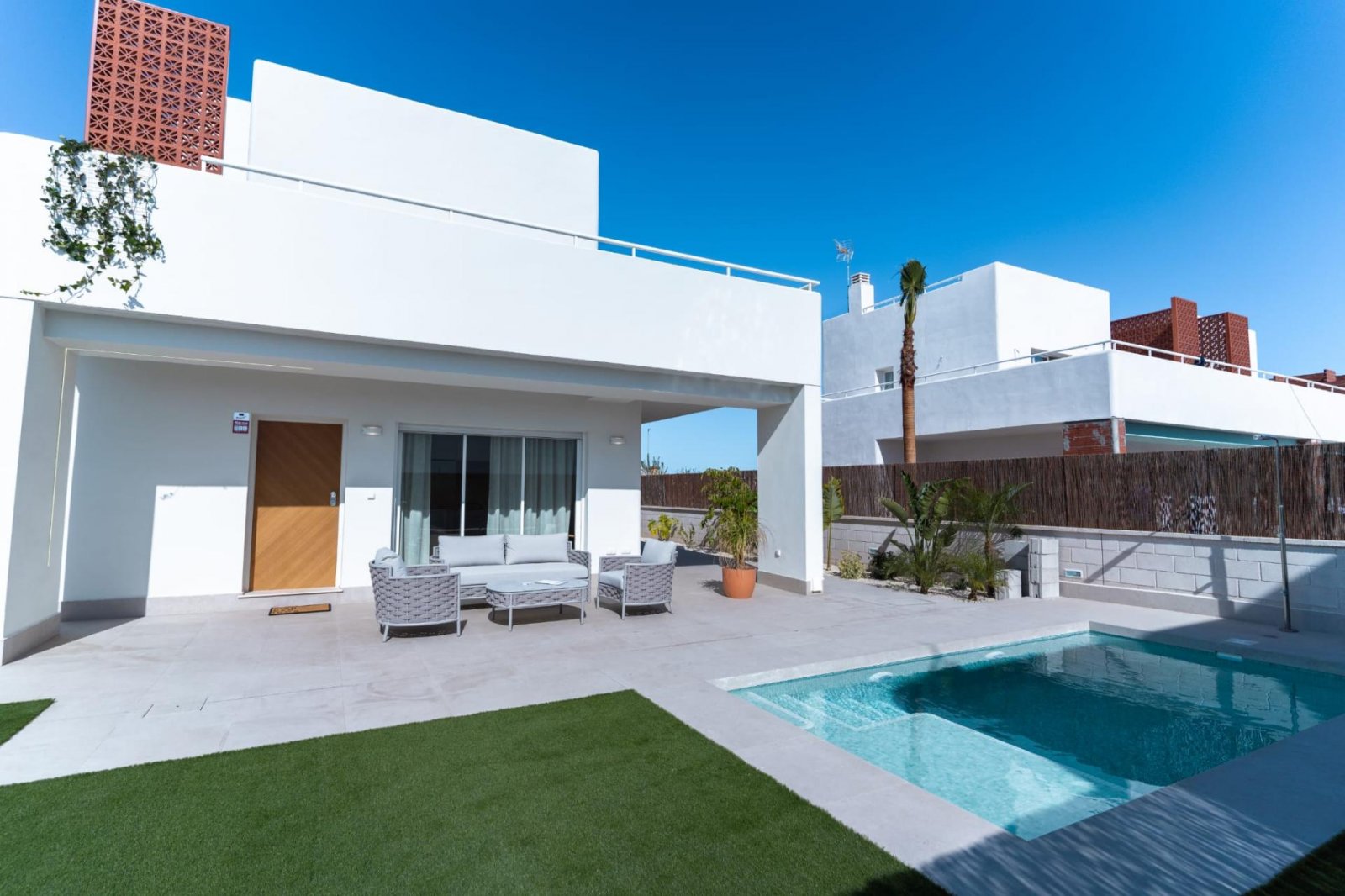 <p>Villa provided with 3 Bedrooms and 3 Bathrooms, private swimming pool and parking space on own plot. </p><p>New promotion of 17 independent vill...