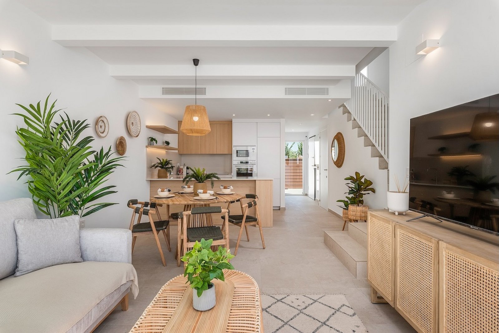 <p>Apartments - solarium provided with 3 Bedrooms and 2 Bathrooms, communal swimming pool and parking space on own plot. </p><p>Ibiza style apartme...