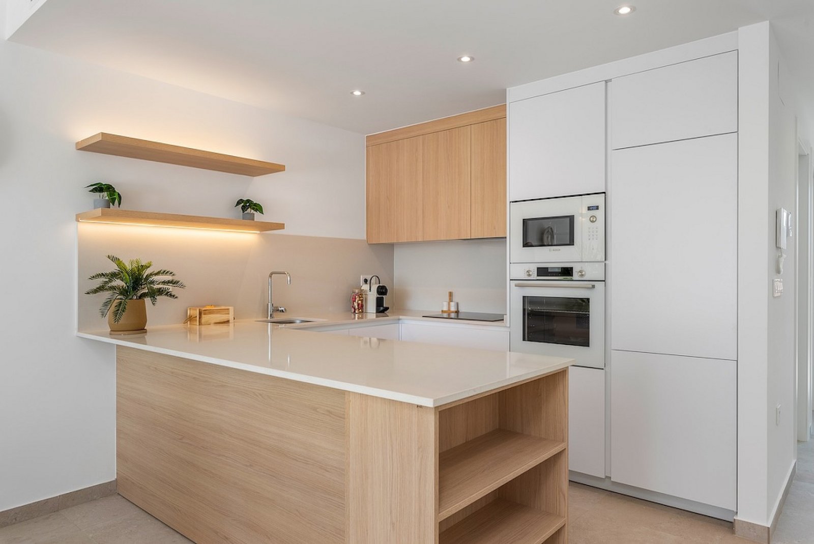<p>Apartments - solarium provided with 3 Bedrooms and 2 Bathrooms, communal swimming pool and parking space on own plot. </p><p>Ibiza style apartme...