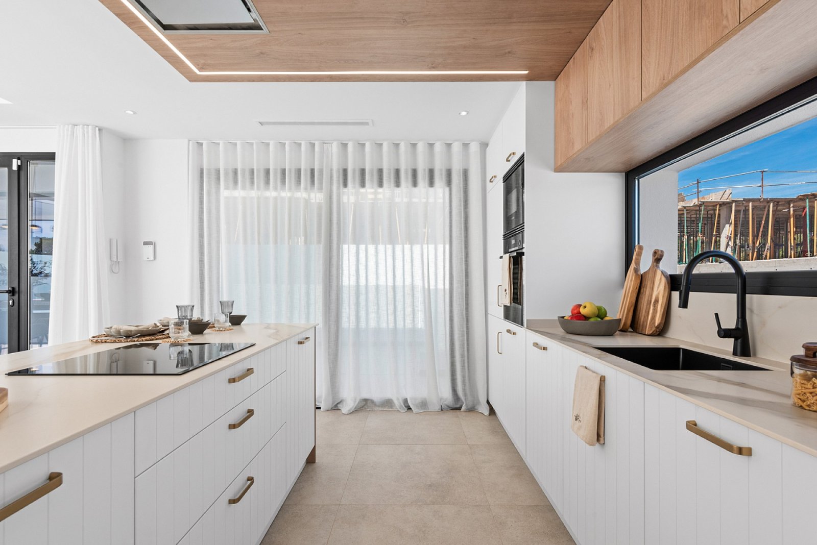 <p>Villa provided with 4 Bedrooms and 4 Bathrooms, private swimming pool and parking space on own plot. </p>