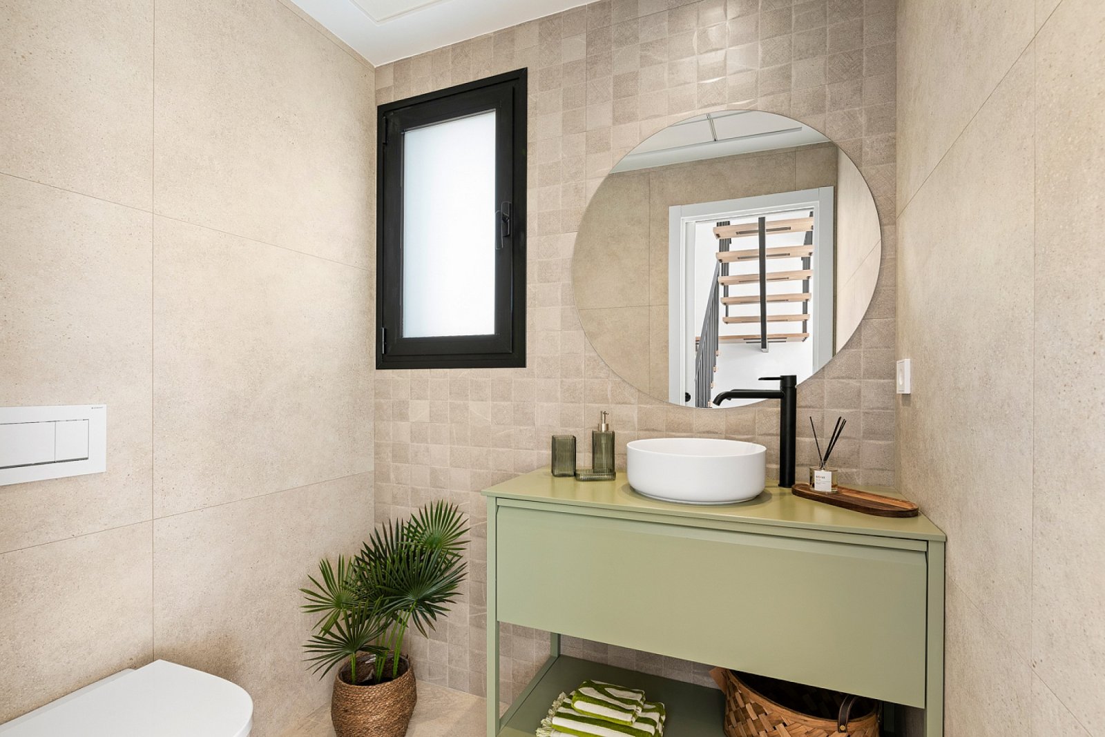 <p>Villa provided with 4 Bedrooms and 4 Bathrooms, private swimming pool and parking space on own plot. </p>