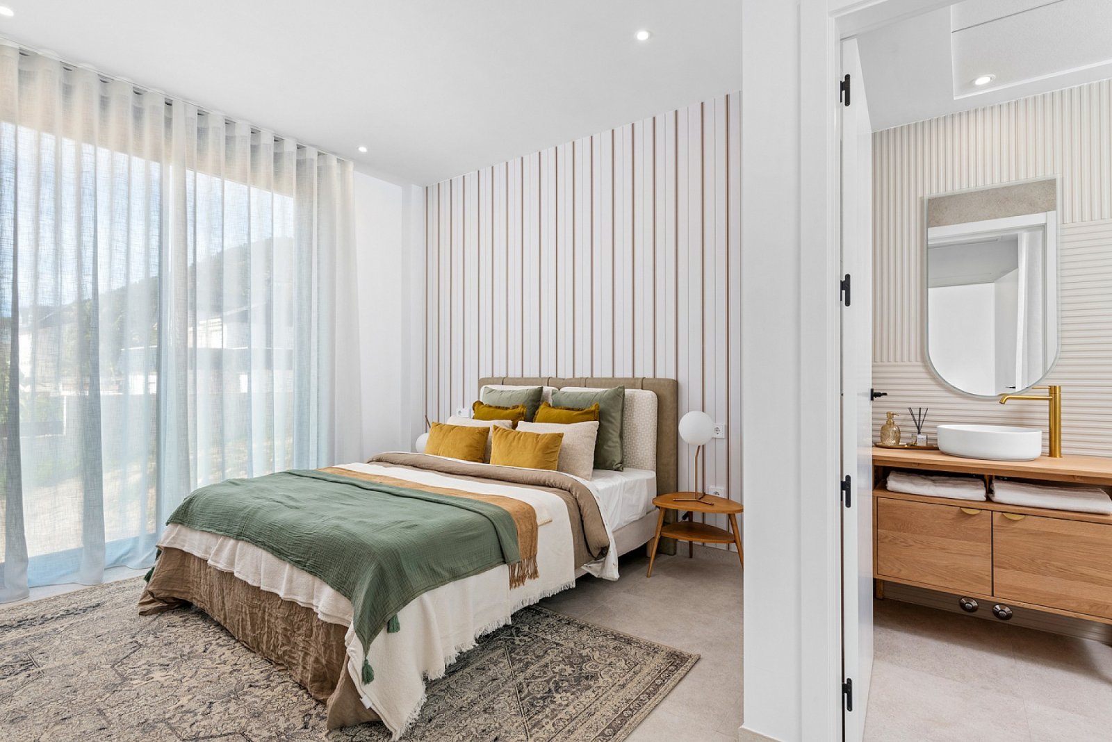 <p>Villa provided with 4 Bedrooms and 4 Bathrooms, private swimming pool and parking space on own plot. </p>