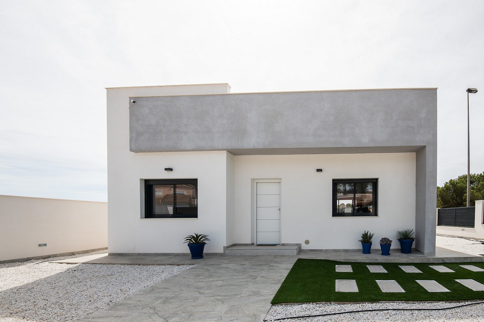 <p>Villa provided with 3 Bedrooms and 2 Bathrooms, private swimming pool and parking space on own plot. </p><p>A small complex of only 5 villas, bu...