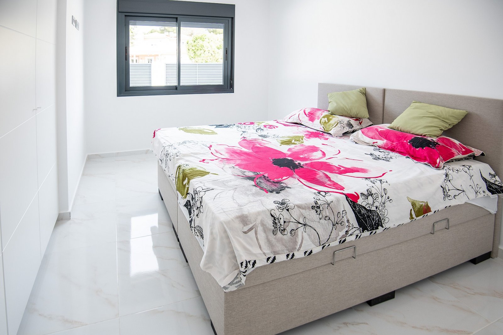 <p>Villa provided with 3 Bedrooms and 2 Bathrooms, private swimming pool and parking space on own plot. </p><p>A small complex of only 5 villas, bu...