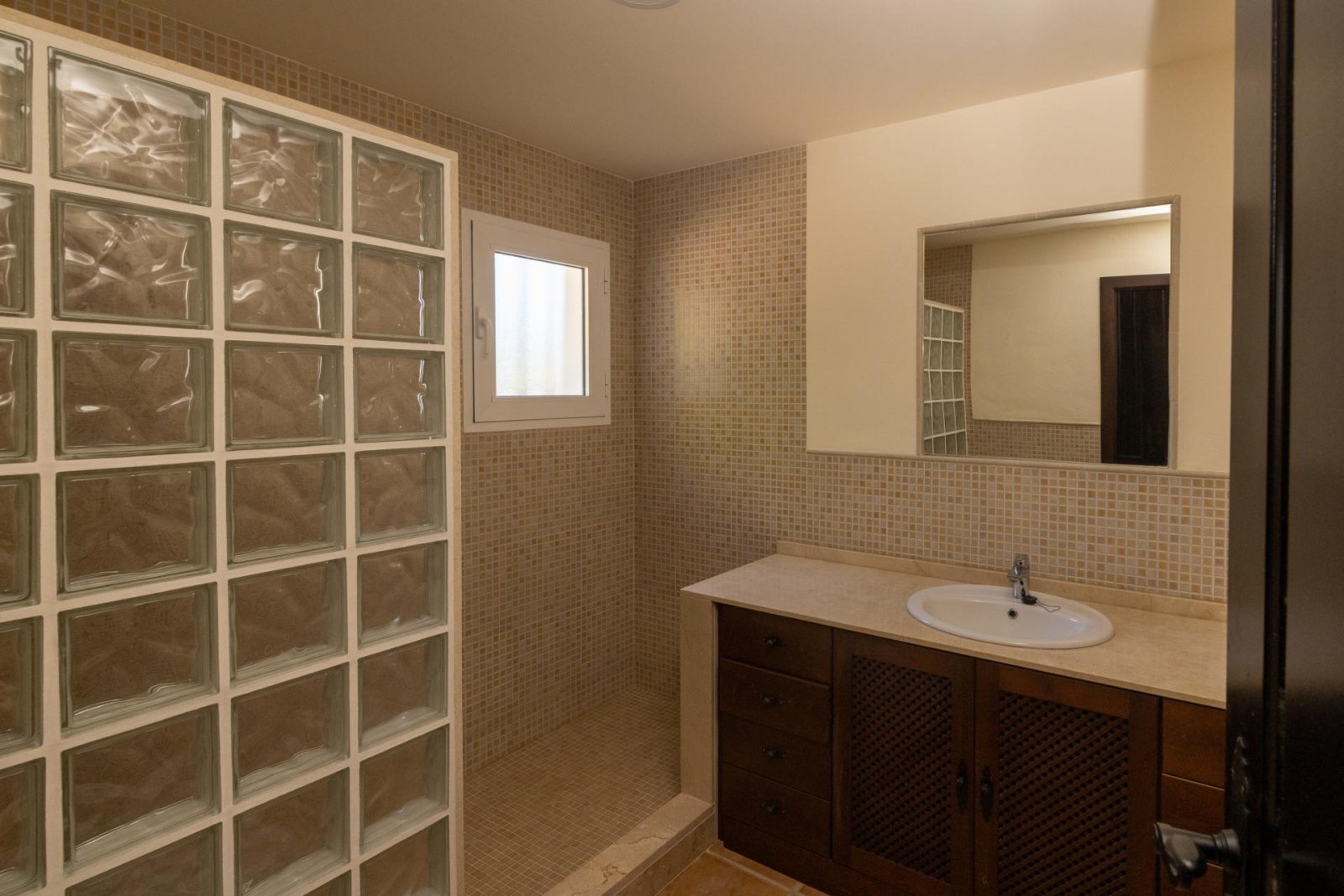 <p>Villa provided with 3 Bedrooms and 2 Bathrooms, optional swimming pool and parking space on own plot. </p><p>The high-quality finished low-rise ...