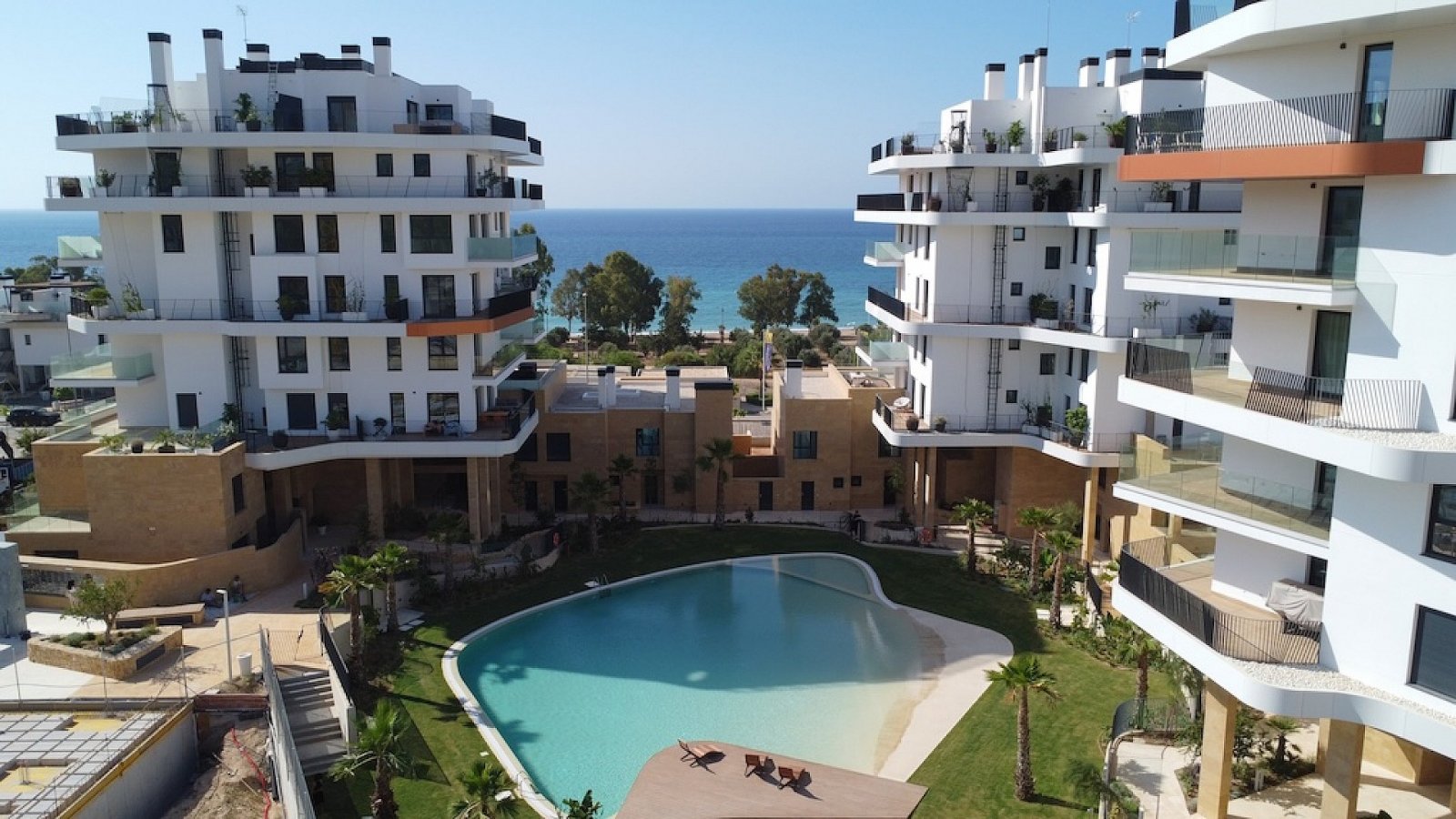 Villajoyosa: Exklusive 3-Zimmer-Apartments mit Solarium & Pool 