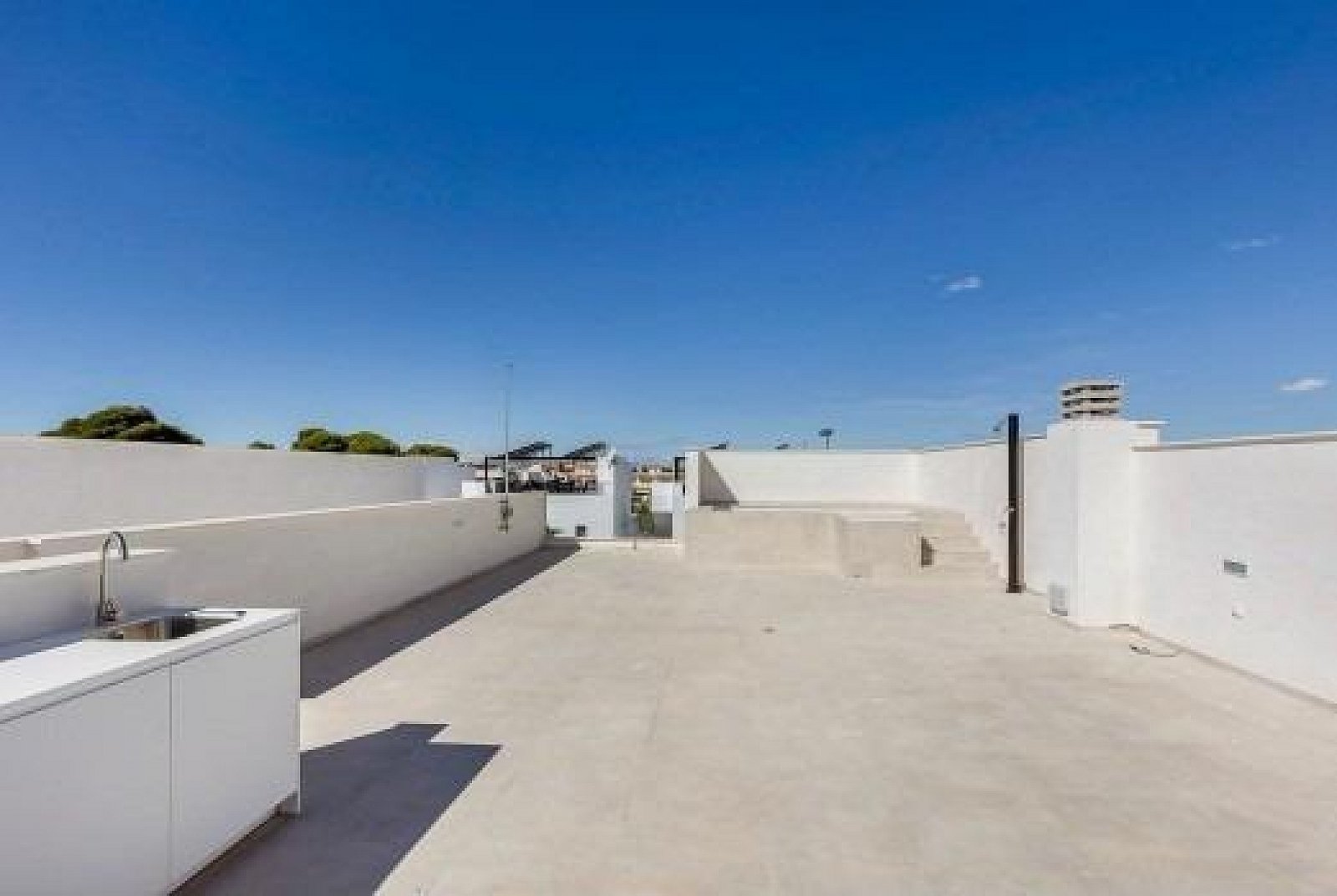 <p>Apartments - solarium provided with 2 Bedrooms and 2 Bathrooms, private swimming pool and parking space on own plot. </p>