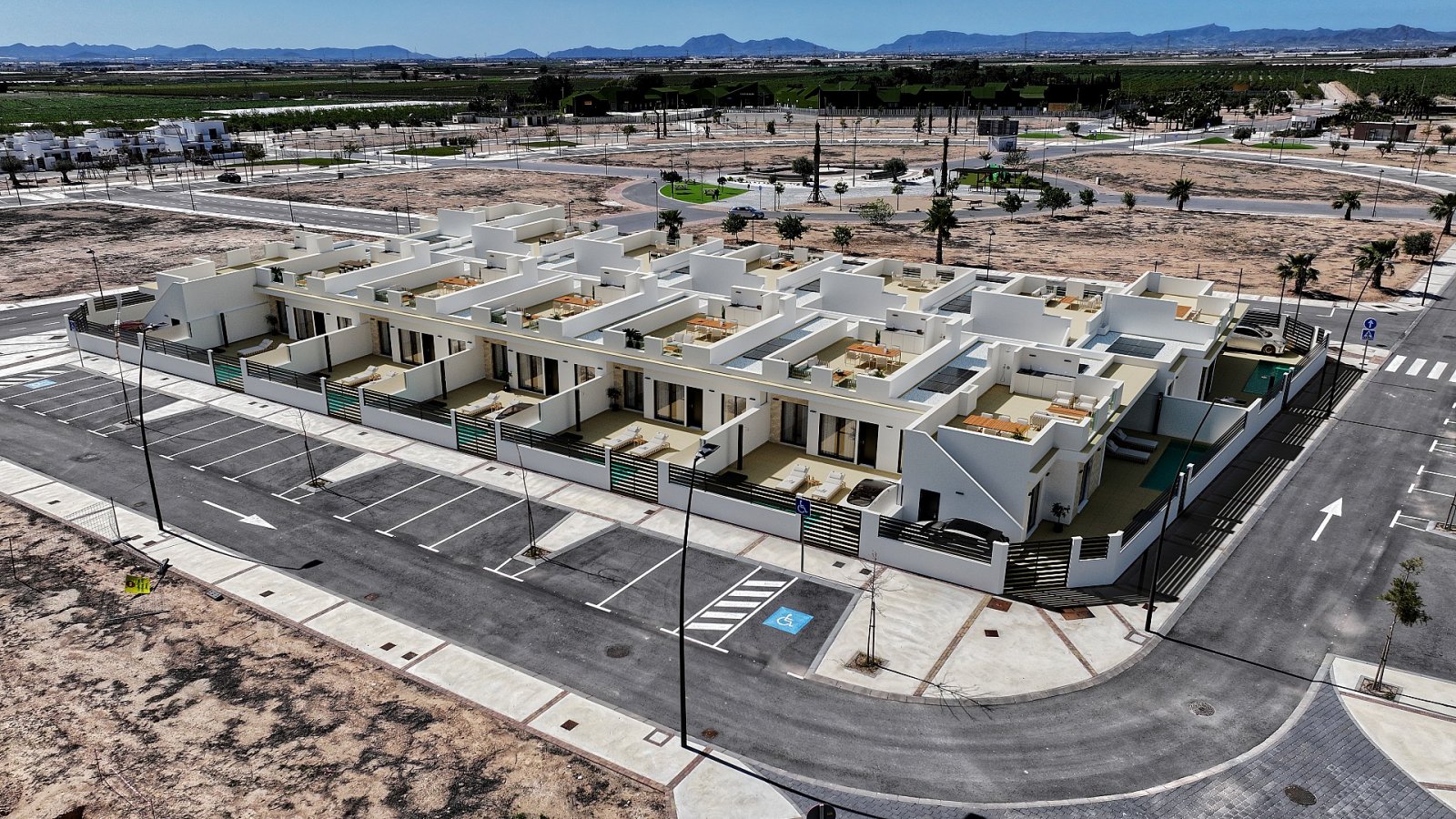 <p>Villa provided with 3 Bedrooms and 2 Bathrooms, private swimming pool and parking space on own plot. </p><p>Discover this exclusive development ...