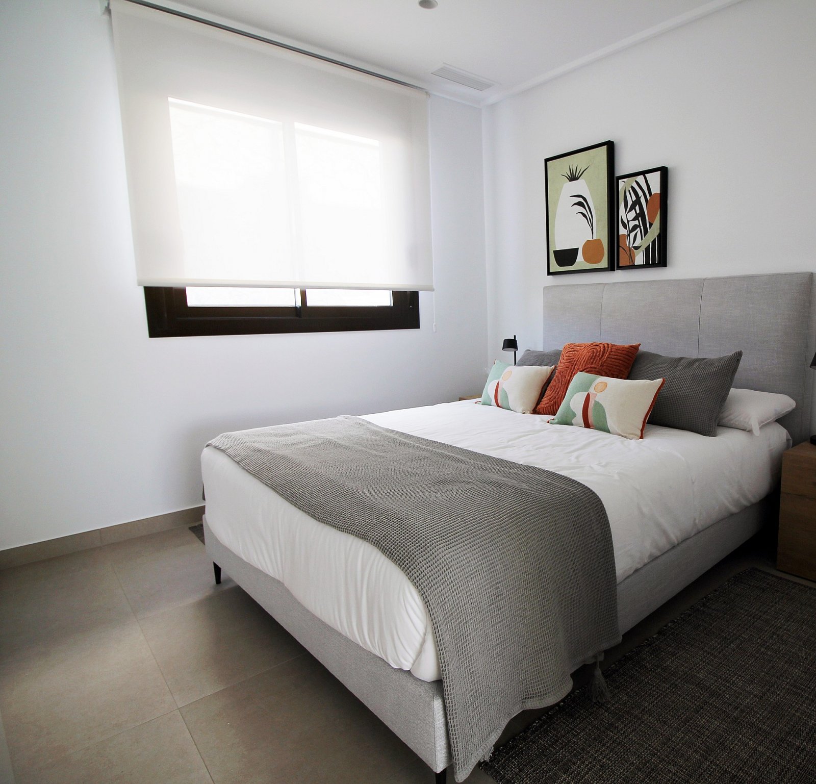 <p>Terraced villa provided with 3 Bedrooms and 3 Bathrooms, communal swimming pool and parking space on own plot. </p><p>Pilar de la Horadada is a ...