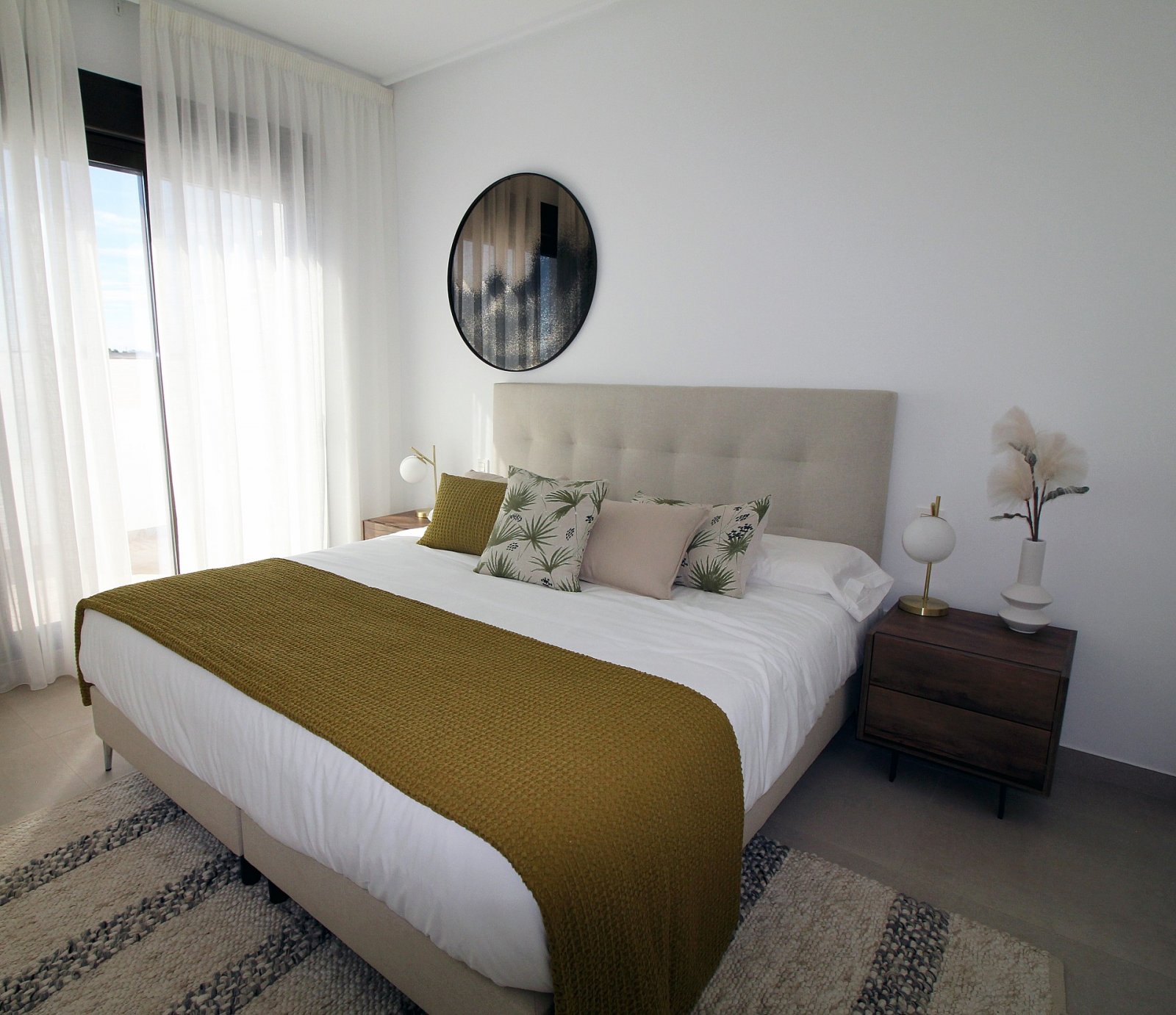 <p>Terraced villa provided with 3 Bedrooms and 3 Bathrooms, communal swimming pool and parking space on own plot. </p><p>Pilar de la Horadada is a ...