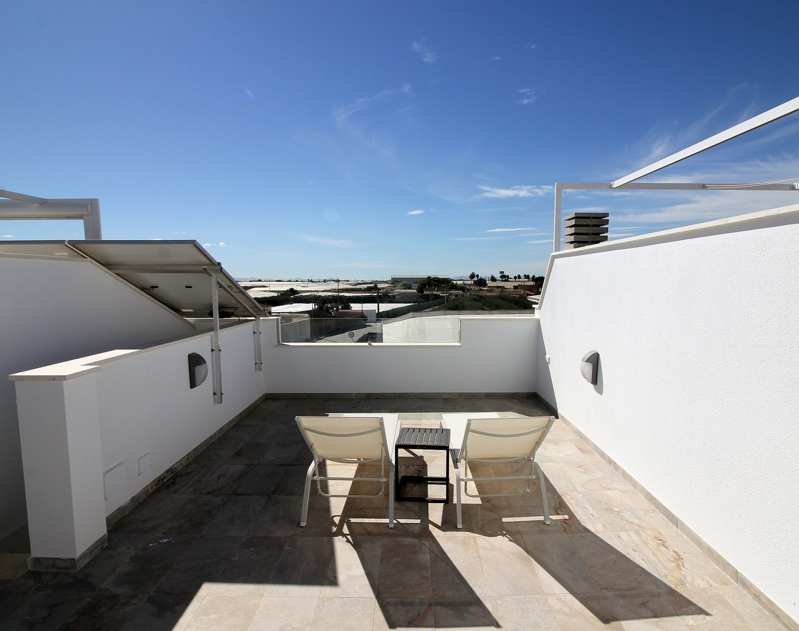 <p>Terraced villa provided with 3 Bedrooms and 3 Bathrooms, communal swimming pool and parking space on own plot. </p><p>Pilar de la Horadada is a ...