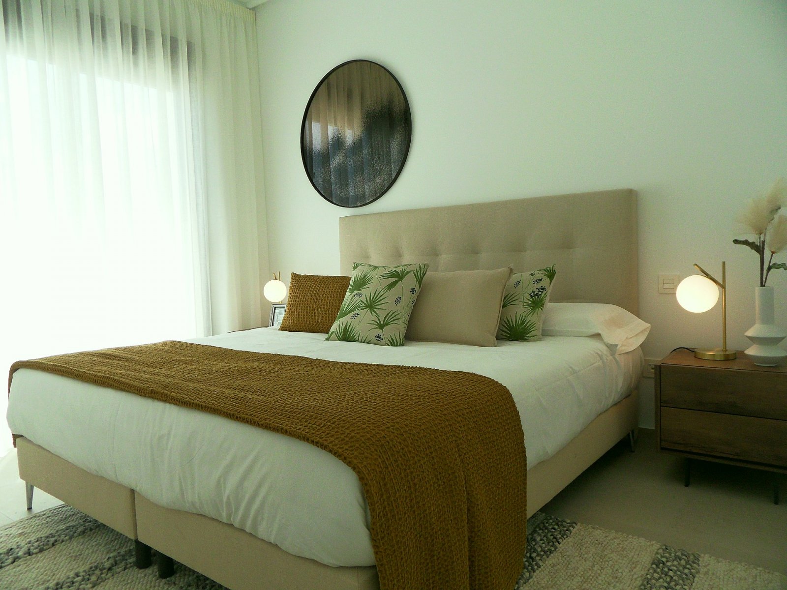 <p>Terraced villa provided with 3 Bedrooms and 3 Bathrooms, communal swimming pool and parking space on own plot. </p><p>Pilar de la Horadada is a ...