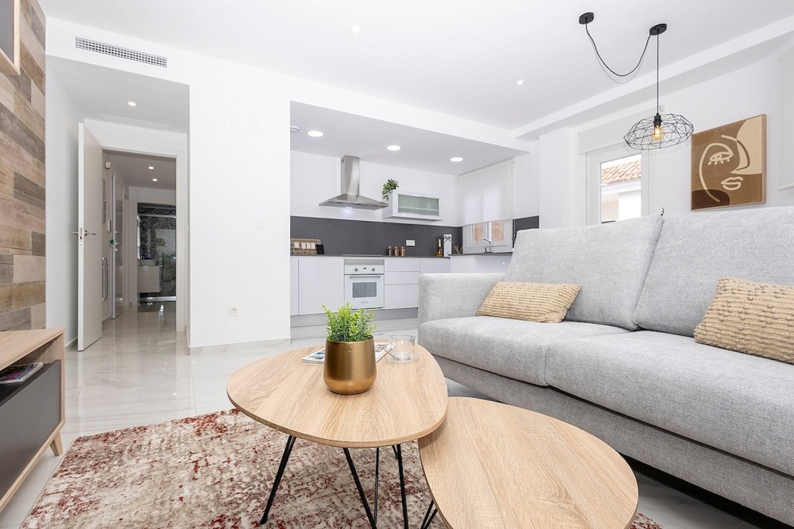 <p>Apartment with terrace provided with 3 Bedrooms and 2 Bathrooms, communal swimming pool and no parking place. </p><p>Discover a small-scale proj...