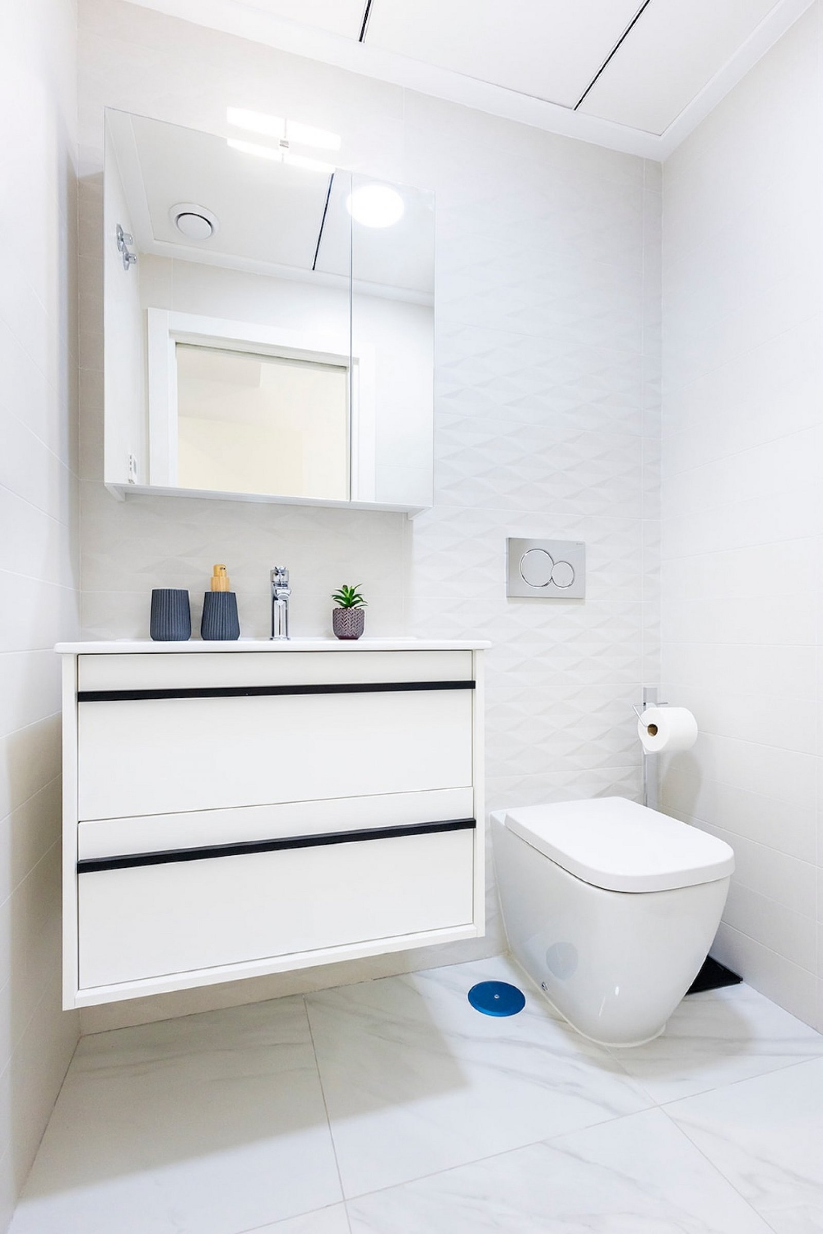 <p>Apartment with terrace provided with 3 Bedrooms and 2 Bathrooms, communal swimming pool and no parking place. </p><p>Discover a small-scale proj...