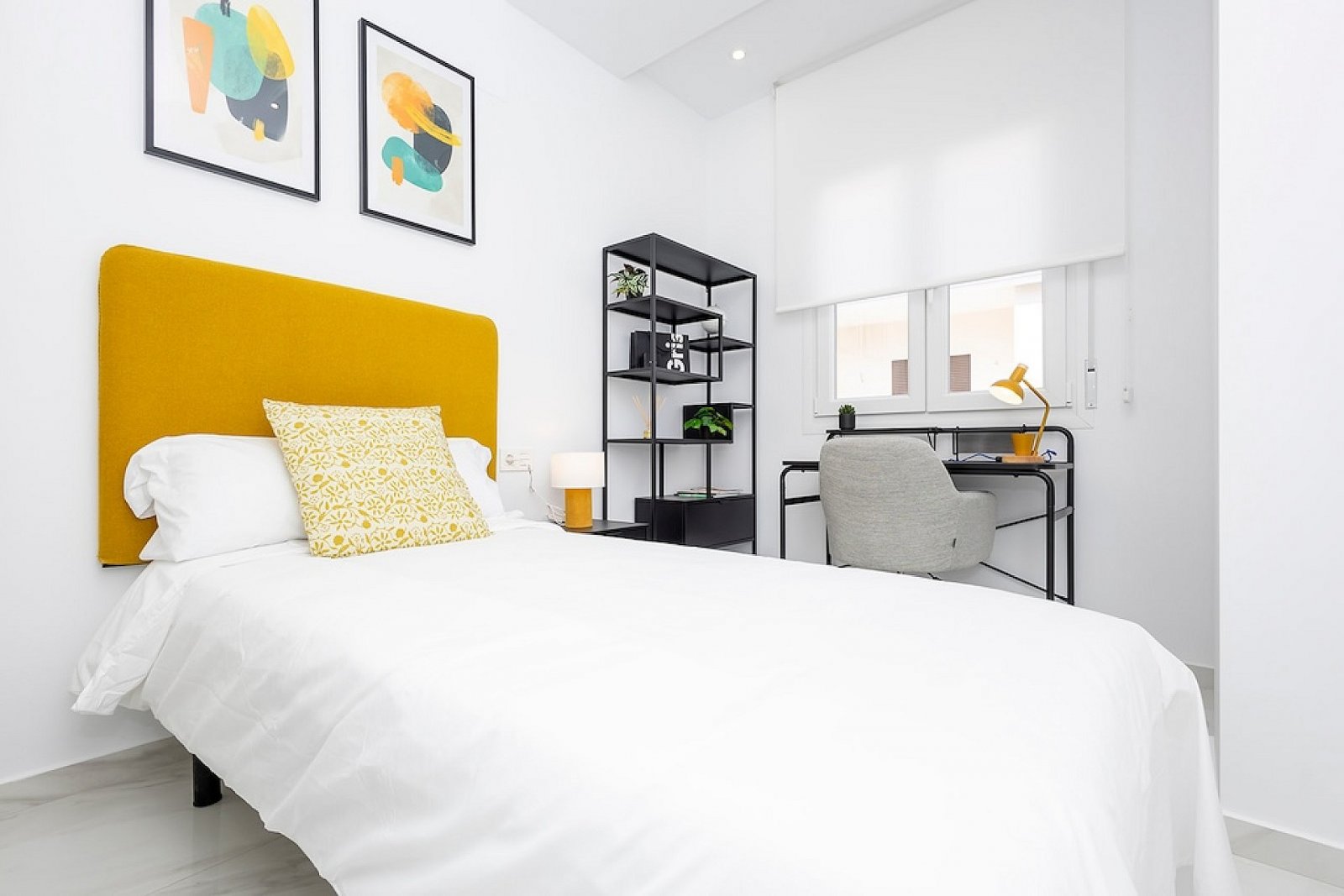 <p>Apartment with terrace provided with 3 Bedrooms and 2 Bathrooms, communal swimming pool and no parking place. </p><p>Discover a small-scale proj...