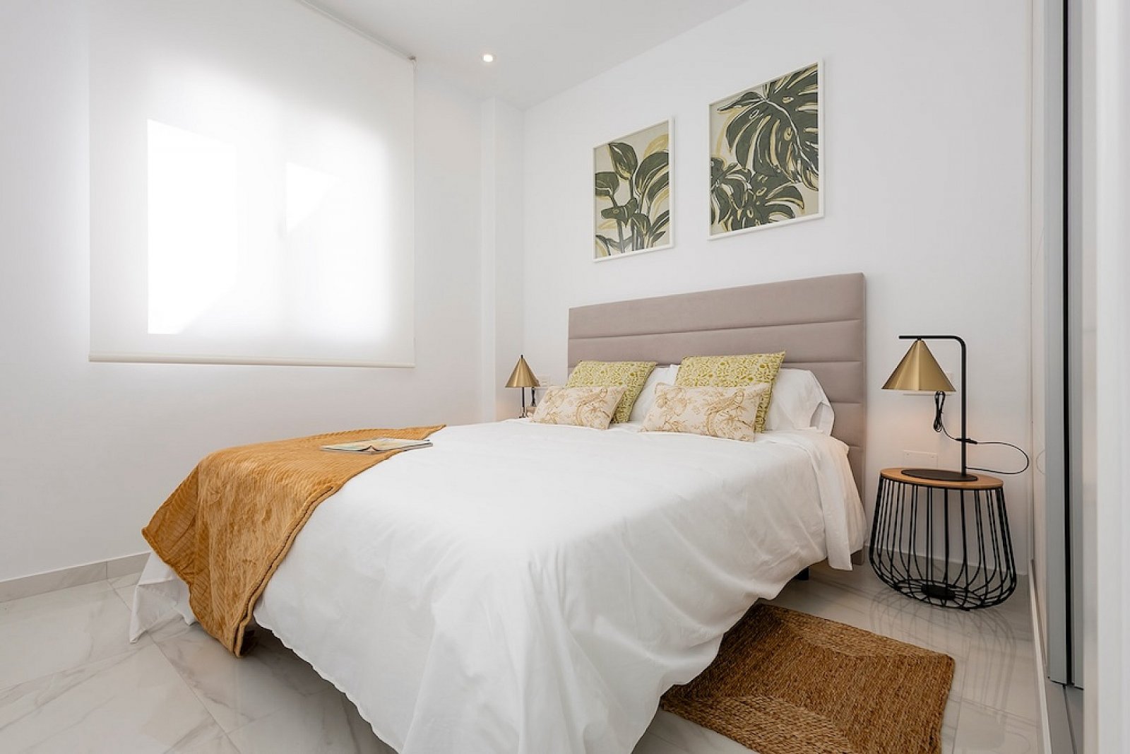 <p>Apartment with terrace provided with 3 Bedrooms and 2 Bathrooms, communal swimming pool and no parking place. </p><p>Discover a small-scale proj...