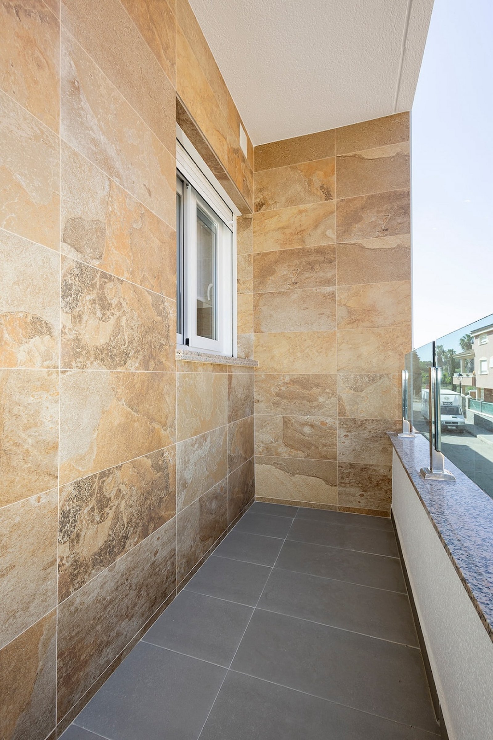 <p>Apartment with terrace provided with 3 Bedrooms and 2 Bathrooms, communal swimming pool and no parking place. </p><p>Discover a small-scale proj...